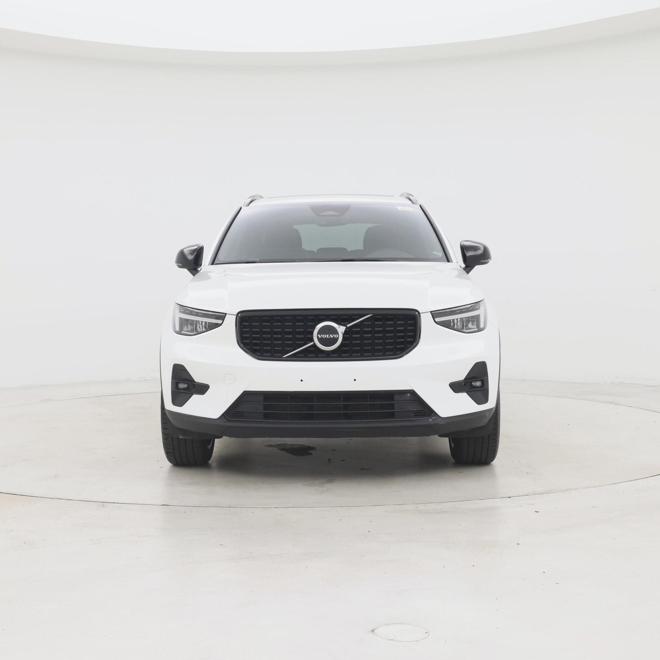 Thumbnail: 2023 Volvo XC40 - 5
