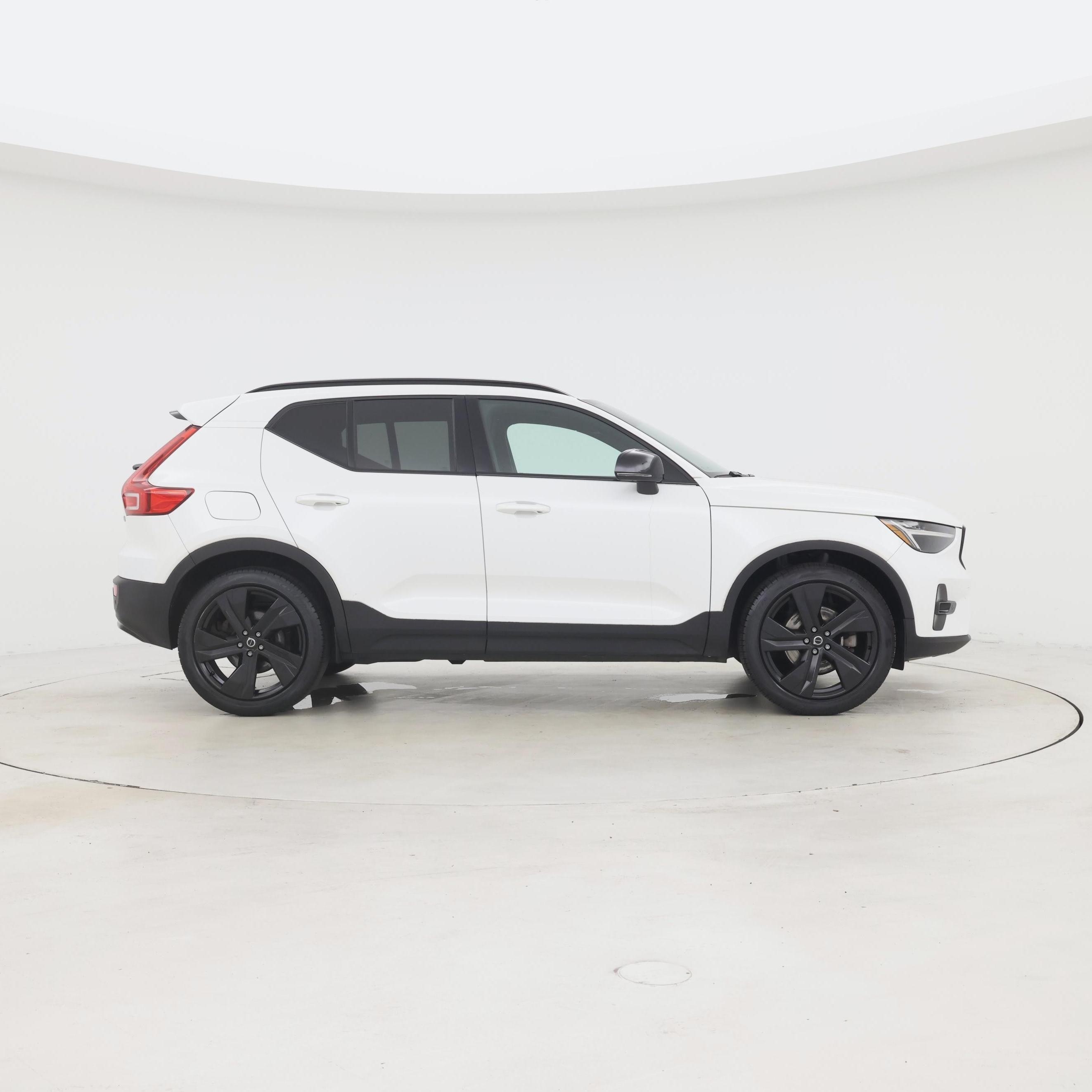 Thumbnail: 2023 Volvo XC40 - 7