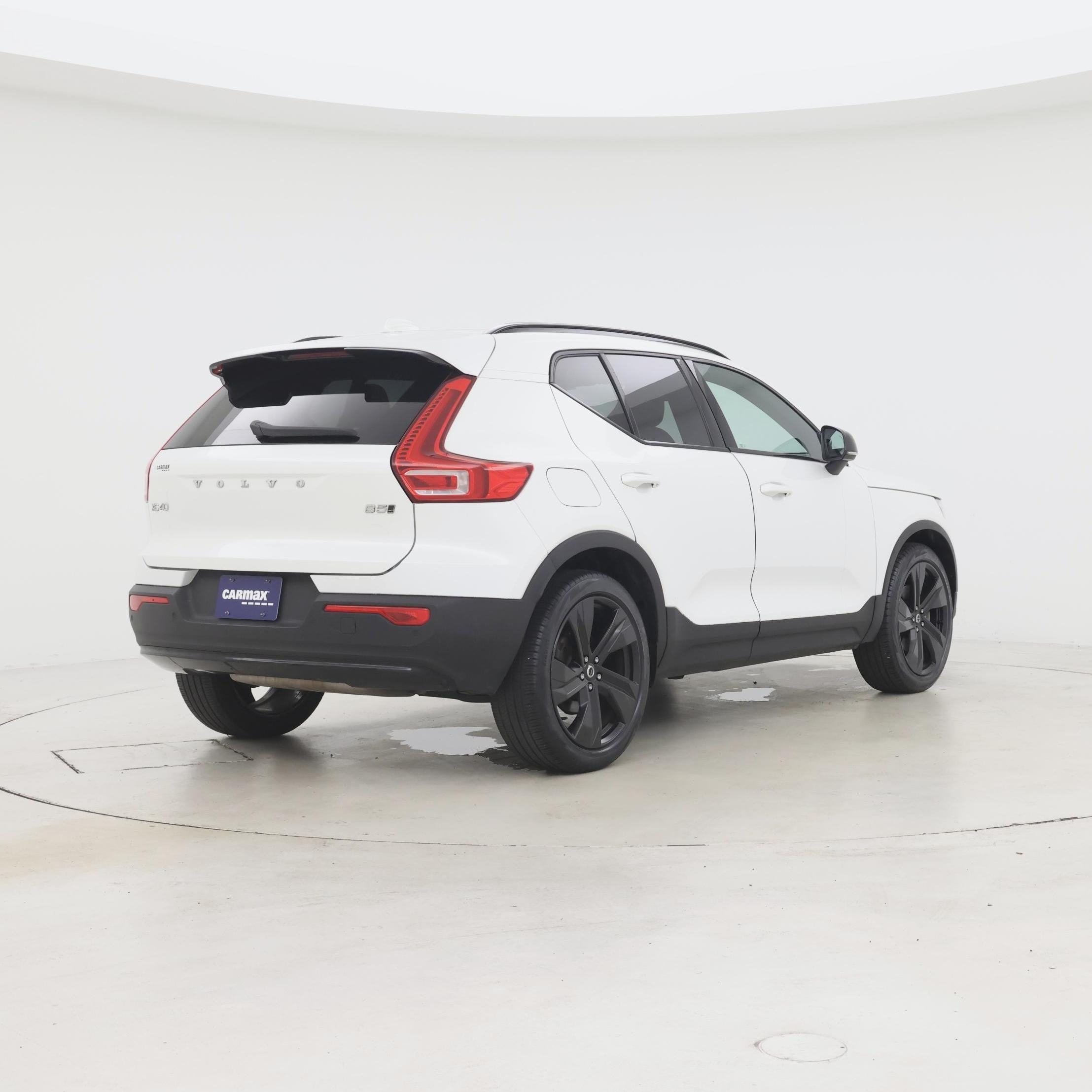 Thumbnail: 2023 Volvo XC40 - 8