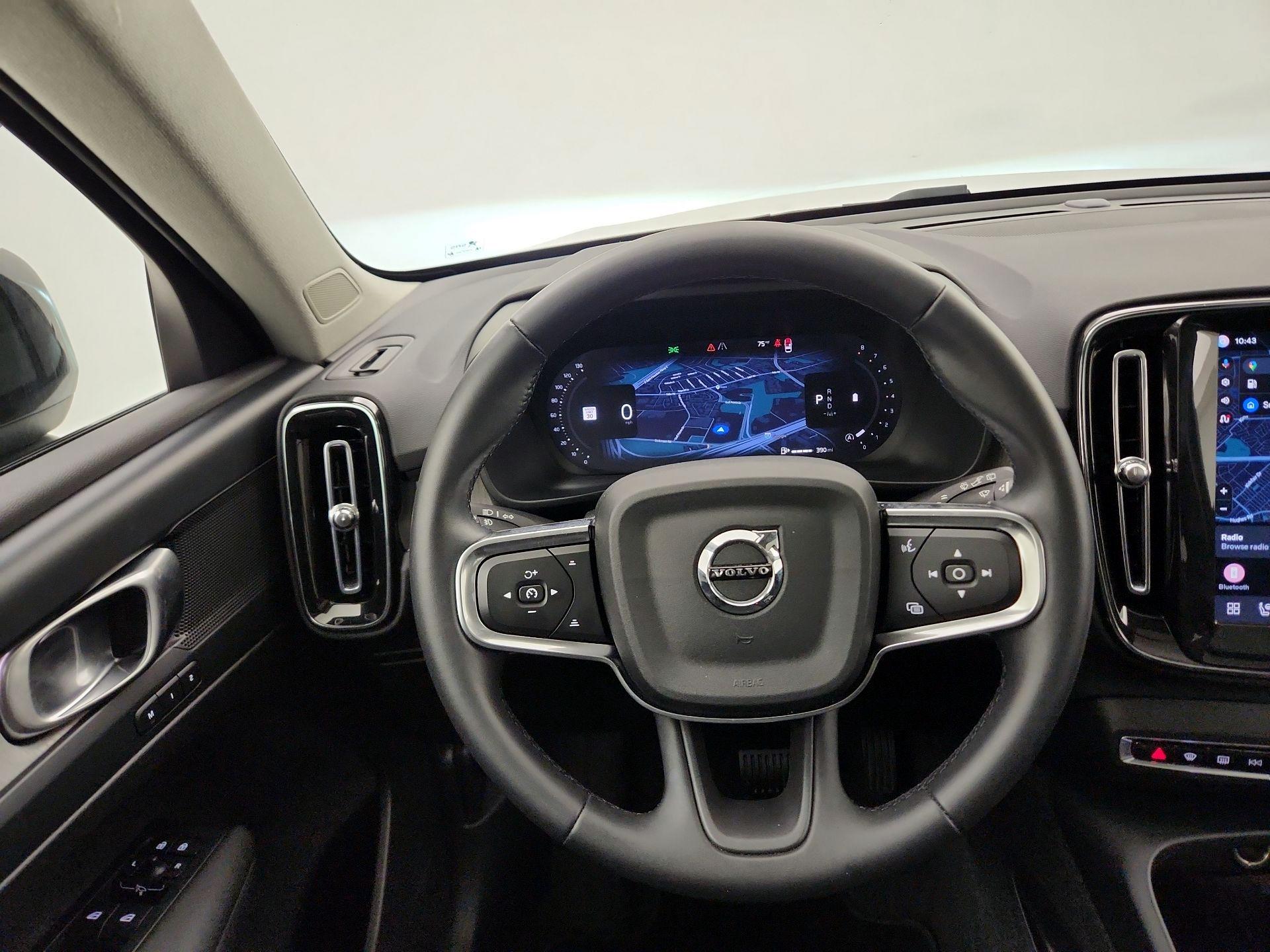 Thumbnail: 2026 Volvo XC40 - 10