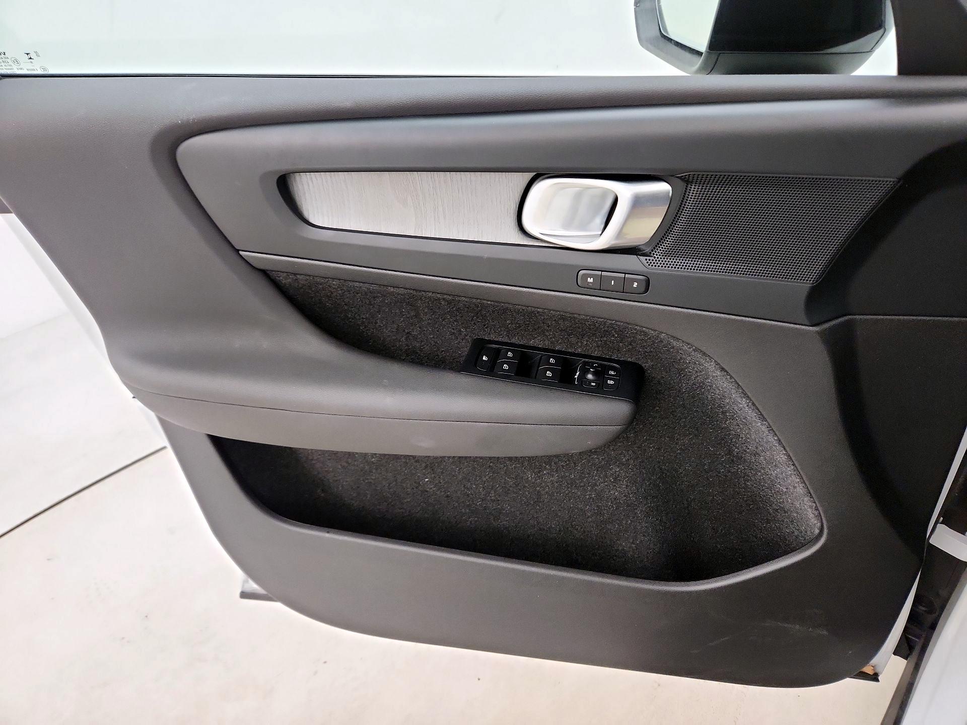 Thumbnail: 2026 Volvo XC40 - 12