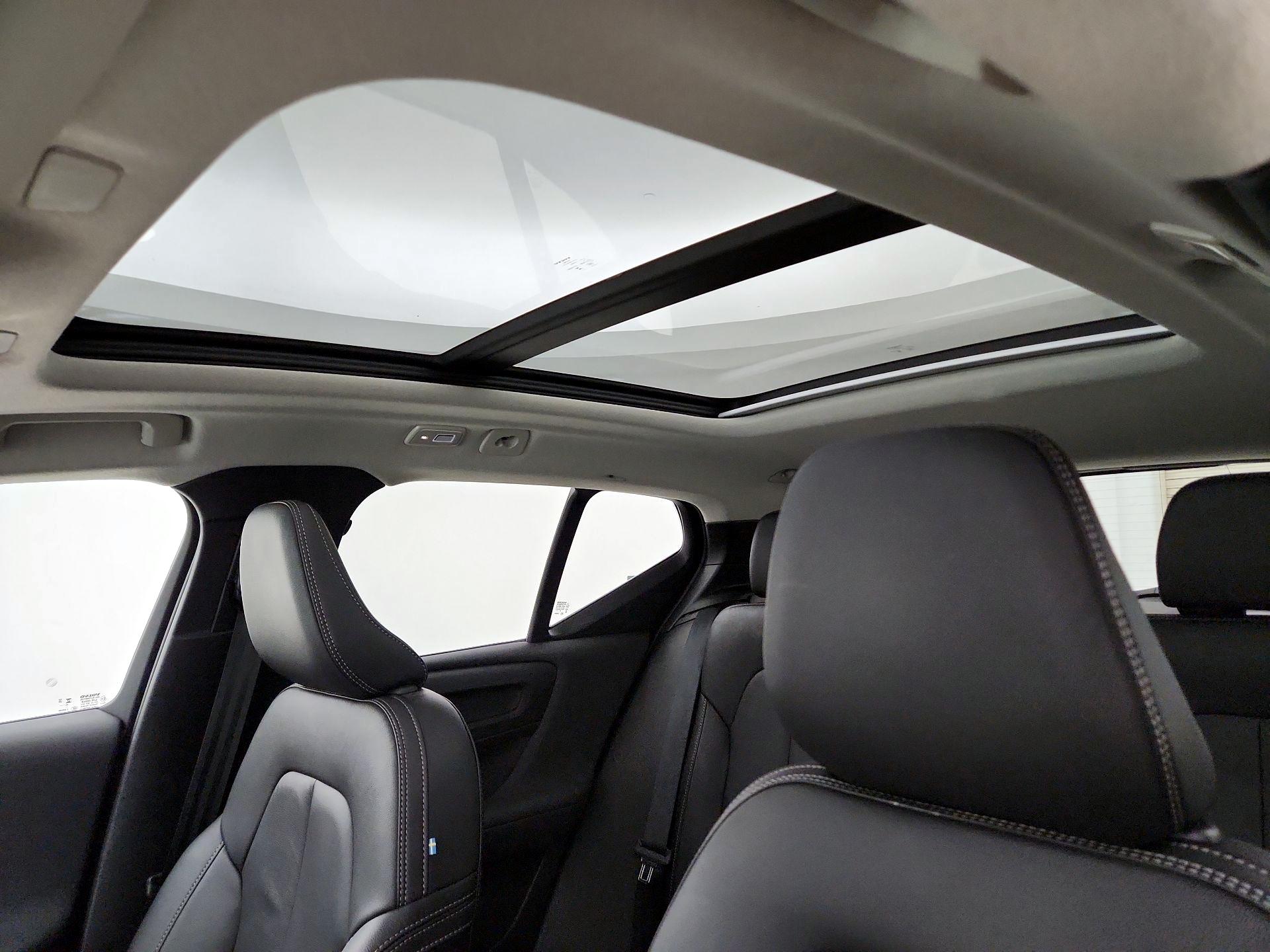 Thumbnail: 2026 Volvo XC40 - 20
