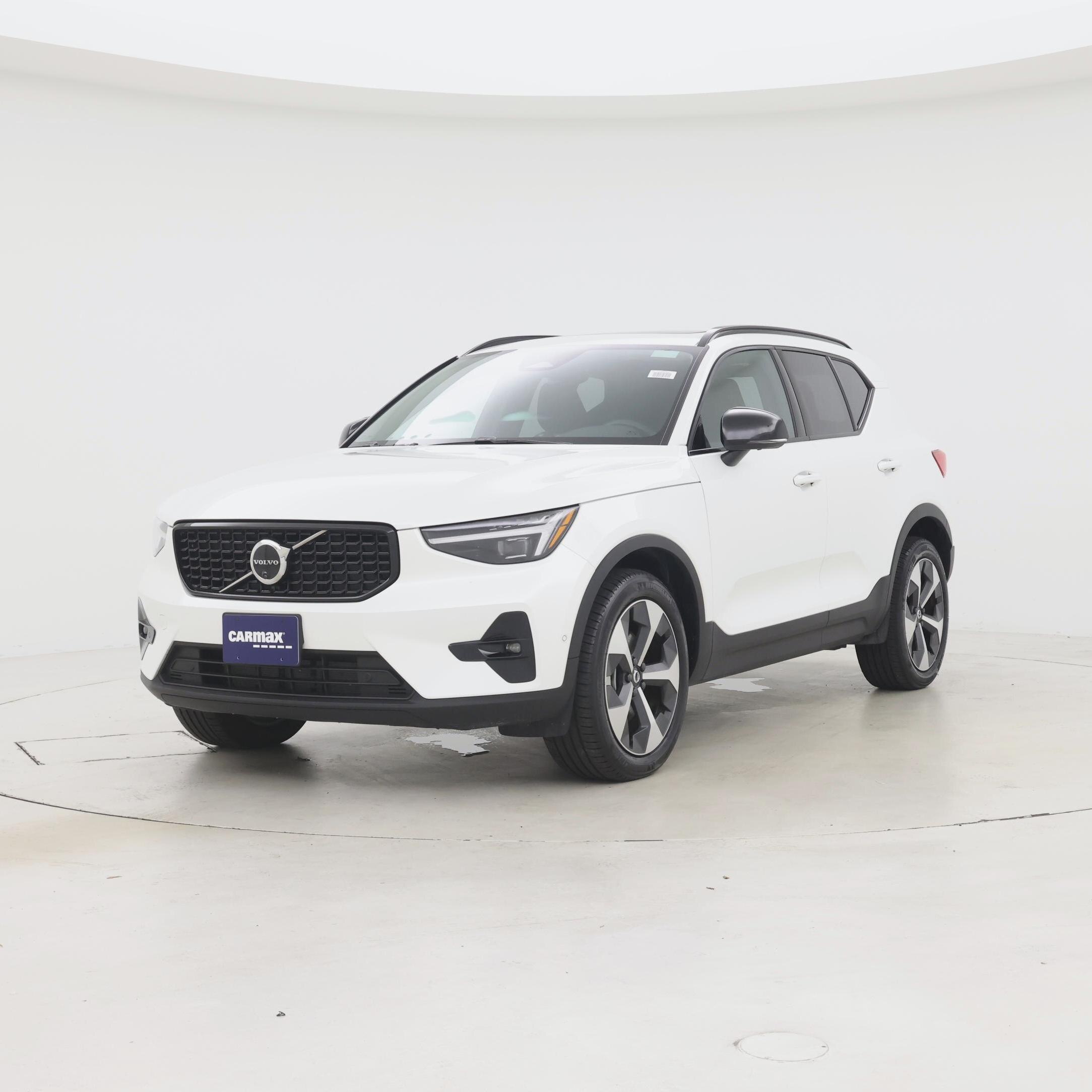 Thumbnail: 2026 Volvo XC40 - 4