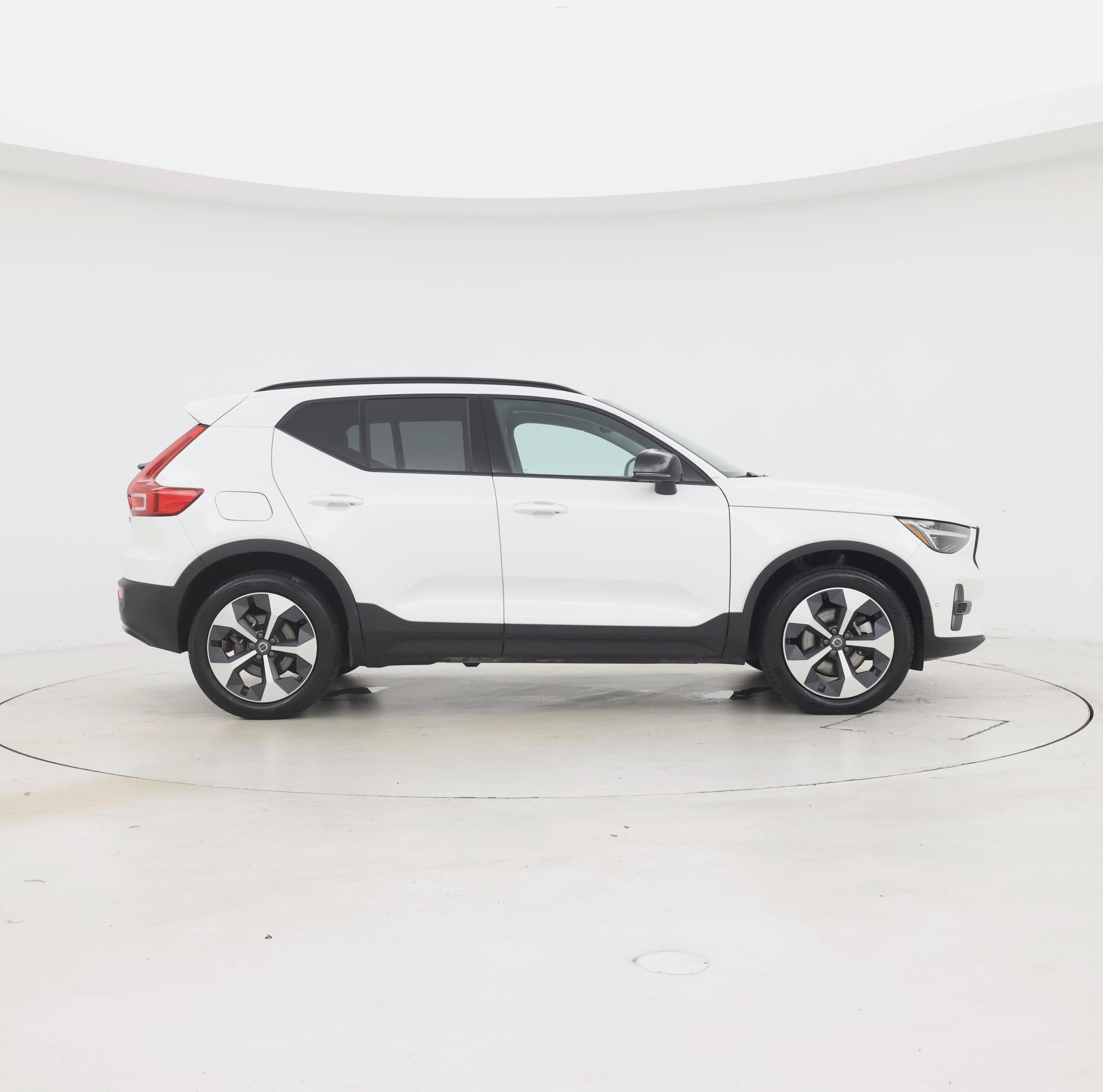 Thumbnail: 2026 Volvo XC40 - 7