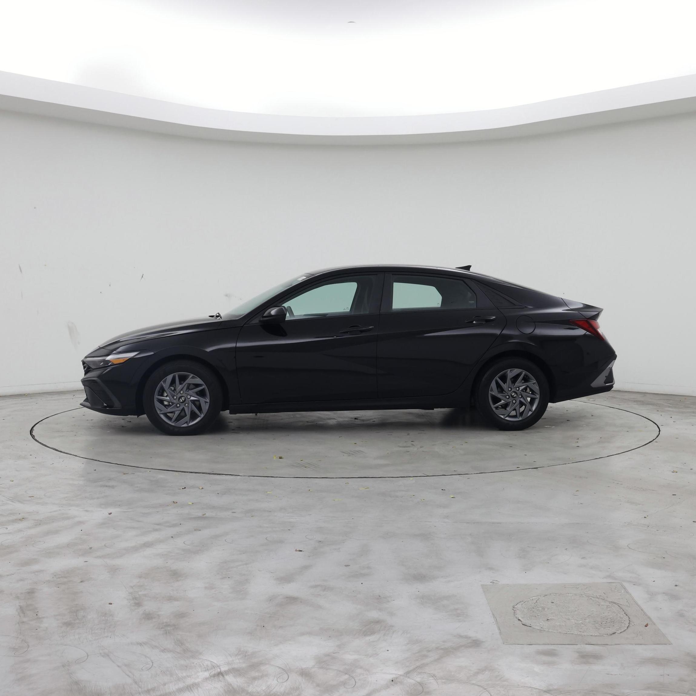 Thumbnail: 2024 Hyundai Elantra - 3