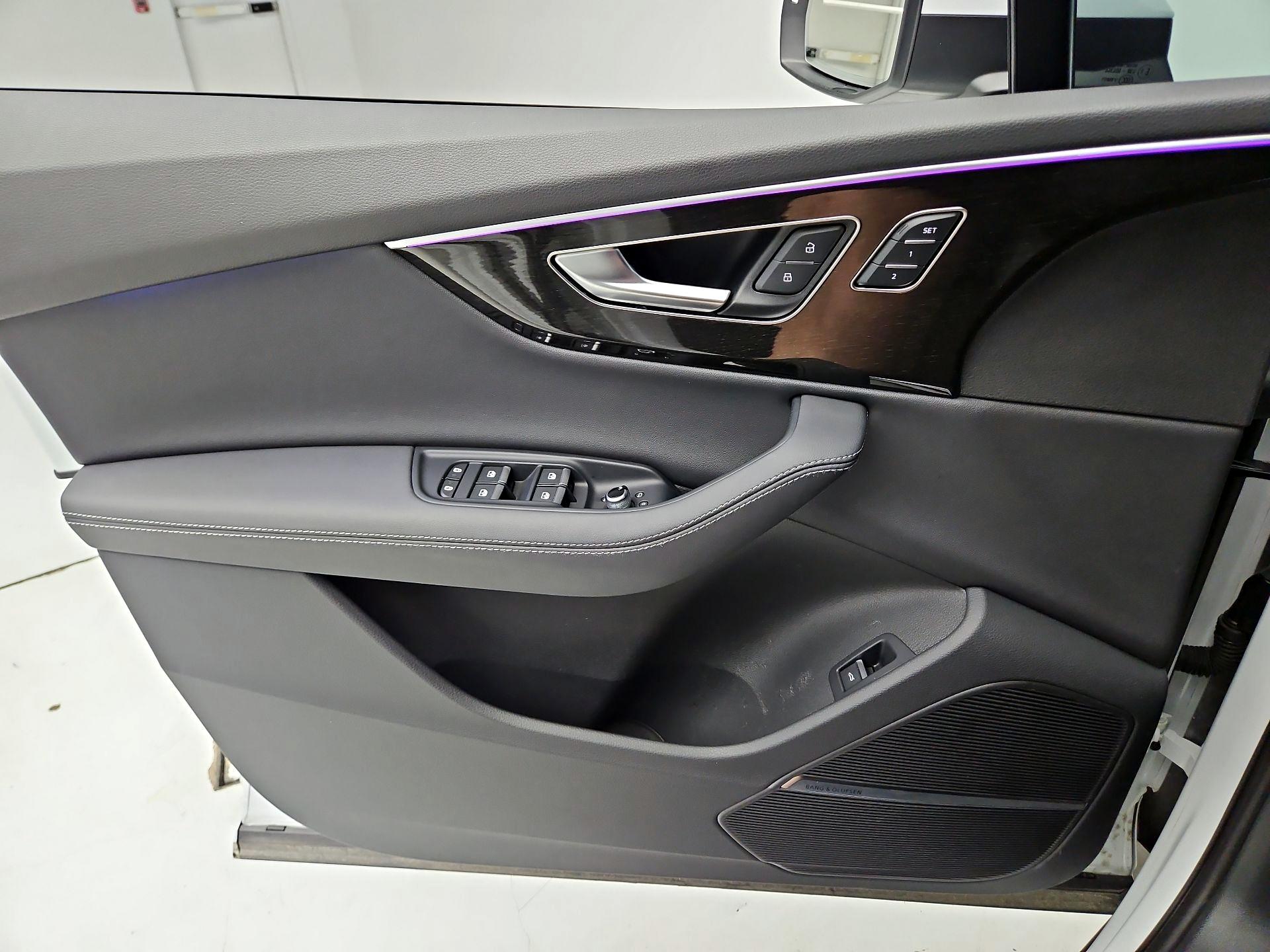 Thumbnail: 2025 Audi Q7 - 12