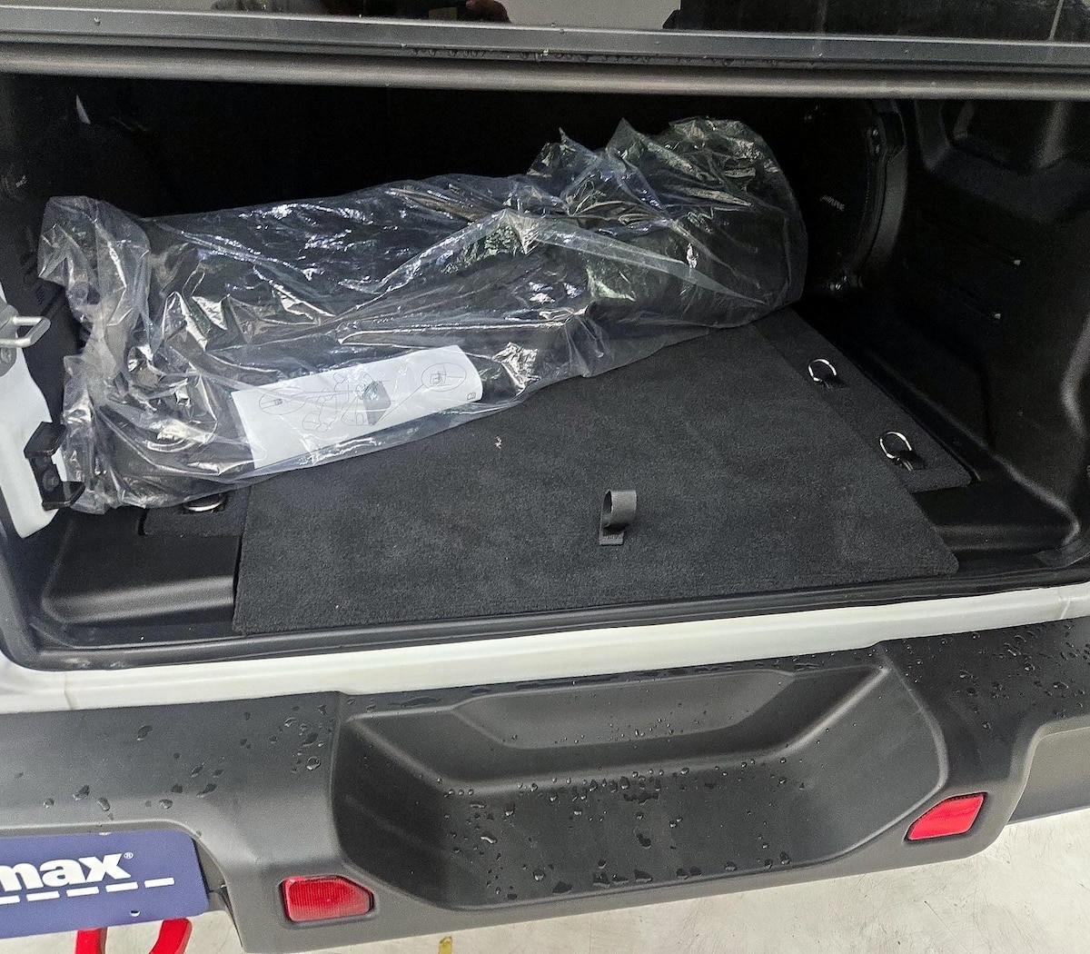 Trunk/Cargo (Seats Up)