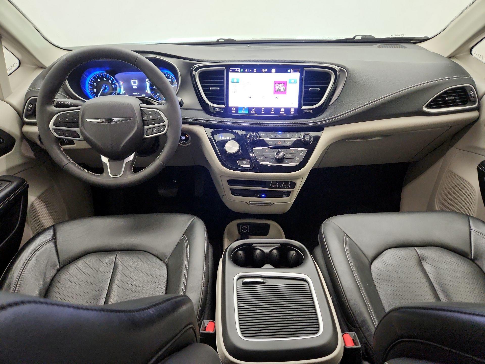 Thumbnail: 2022 Chrysler Pacifica - 9