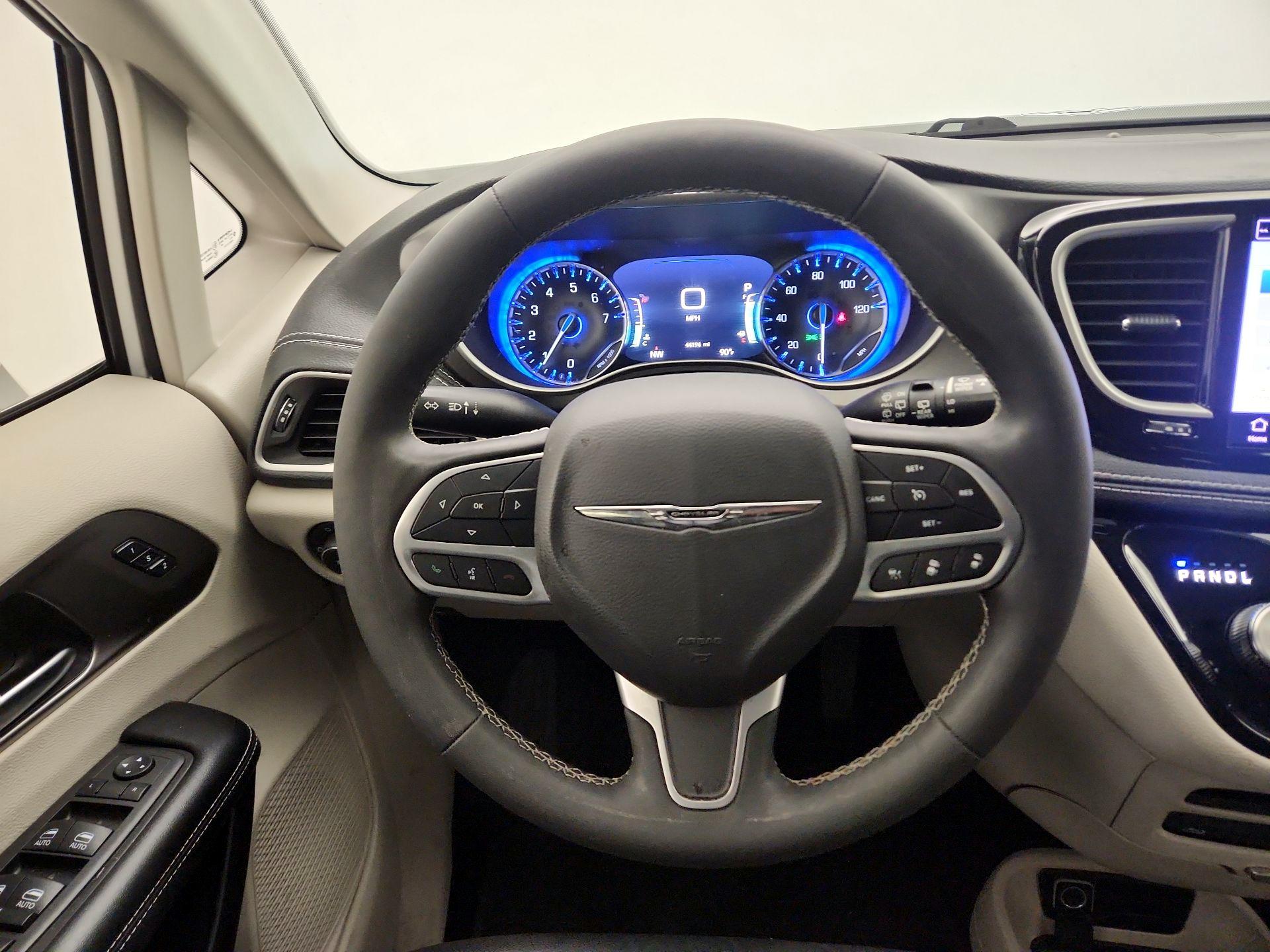 Thumbnail: 2022 Chrysler Pacifica - 10