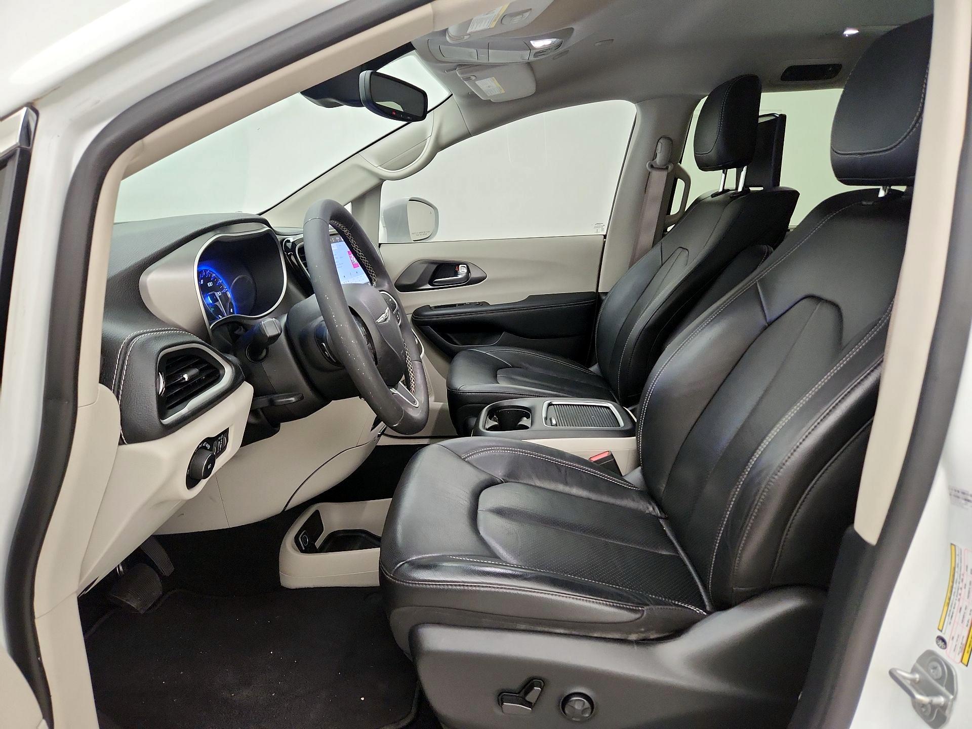 Thumbnail: 2022 Chrysler Pacifica - 11