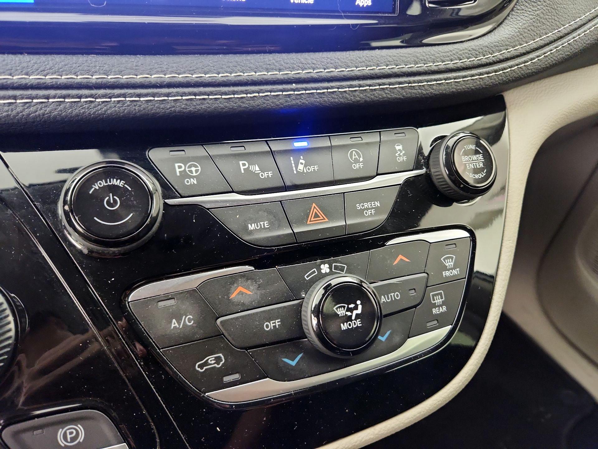 Thumbnail: 2022 Chrysler Pacifica - 17