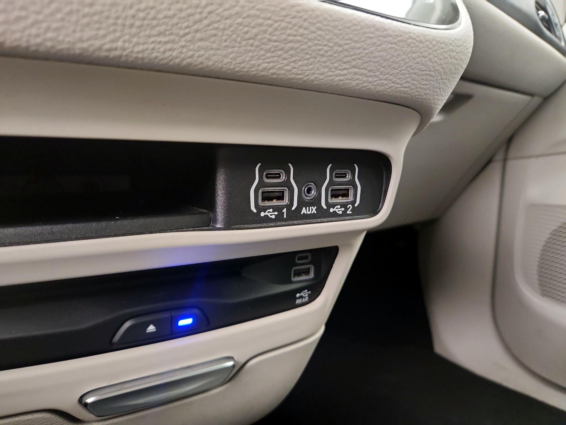 Thumbnail: 2022 Chrysler Pacifica - 19