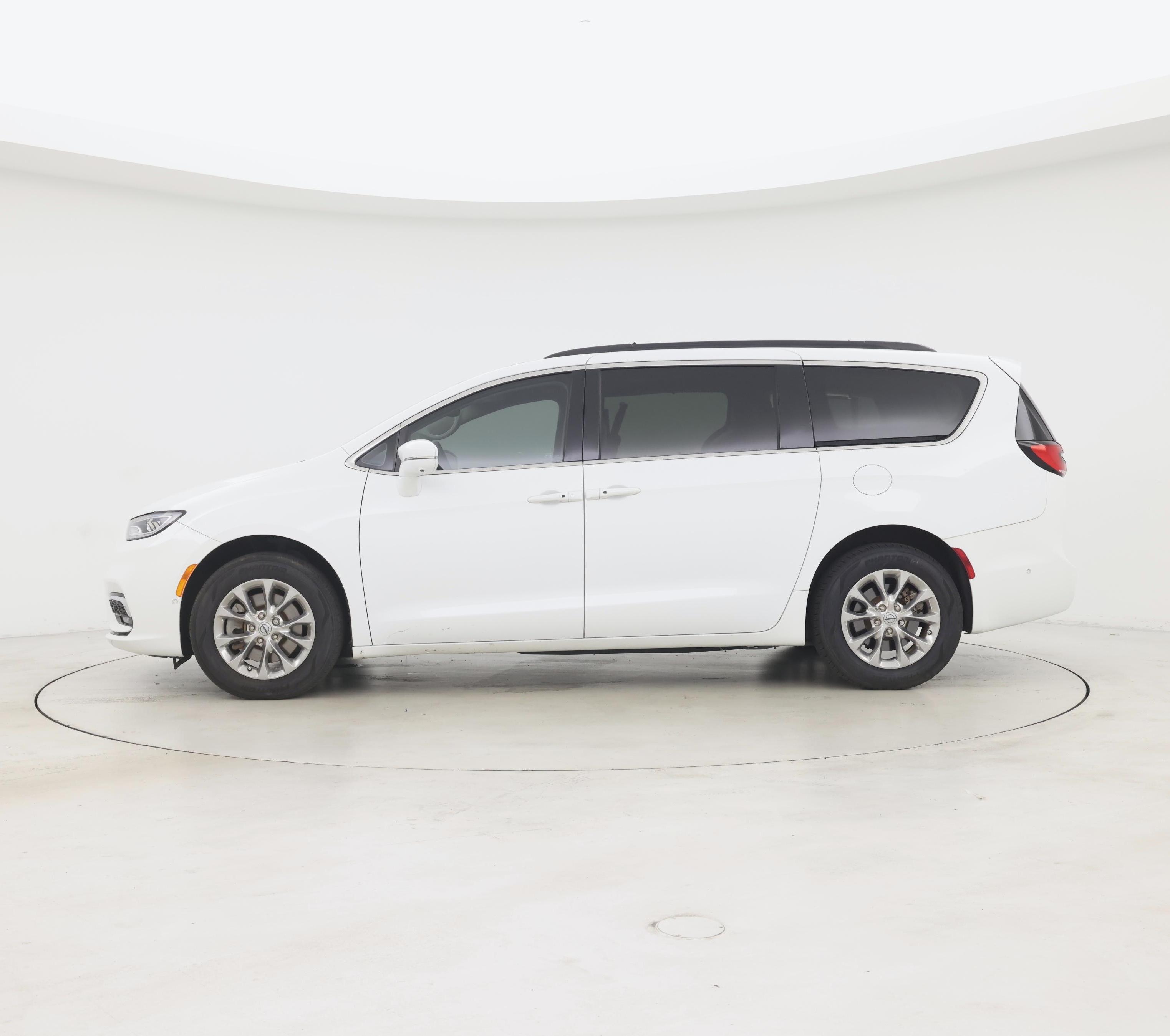 Thumbnail: 2022 Chrysler Pacifica - 3