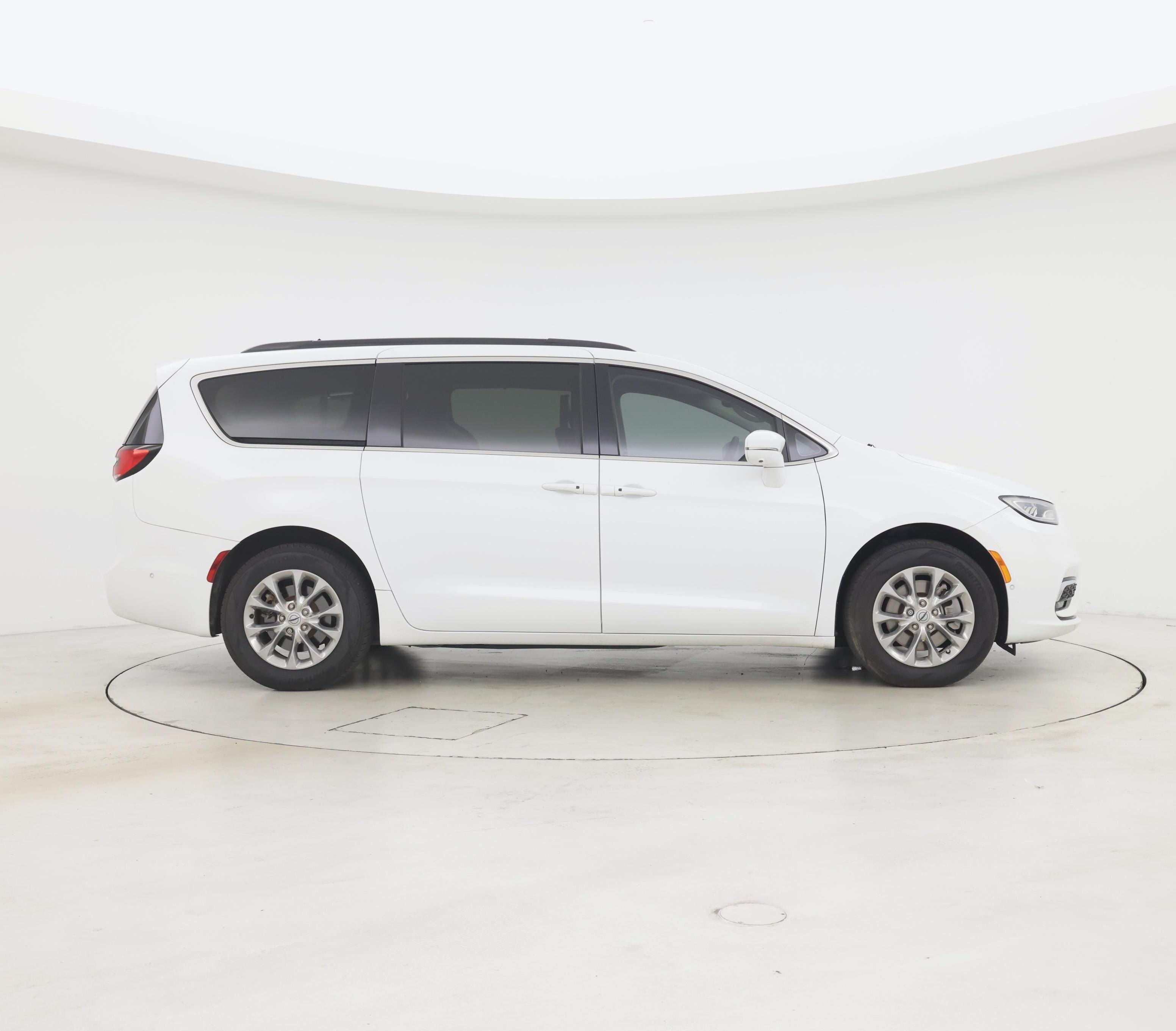 Thumbnail: 2022 Chrysler Pacifica - 7