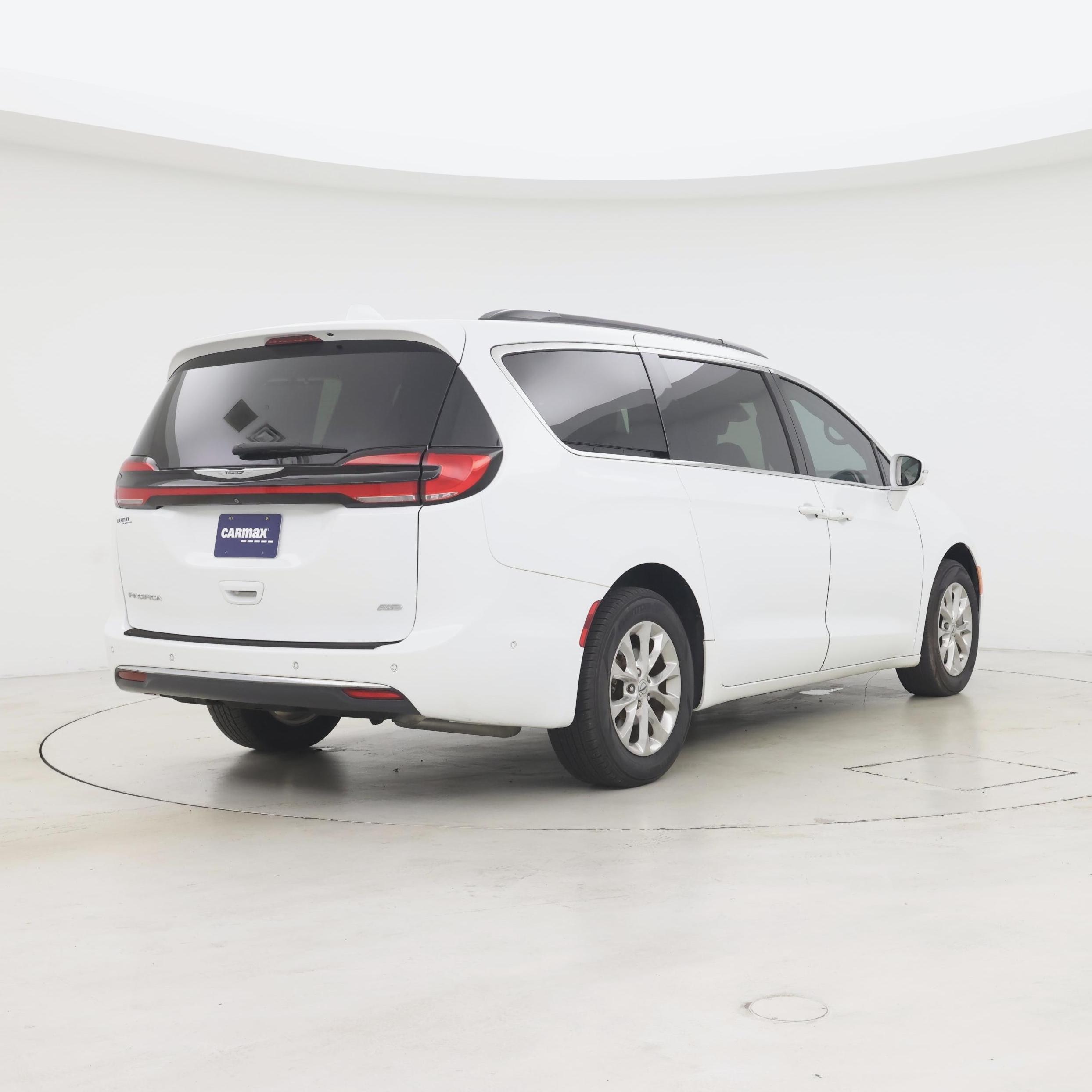 Thumbnail: 2022 Chrysler Pacifica - 8