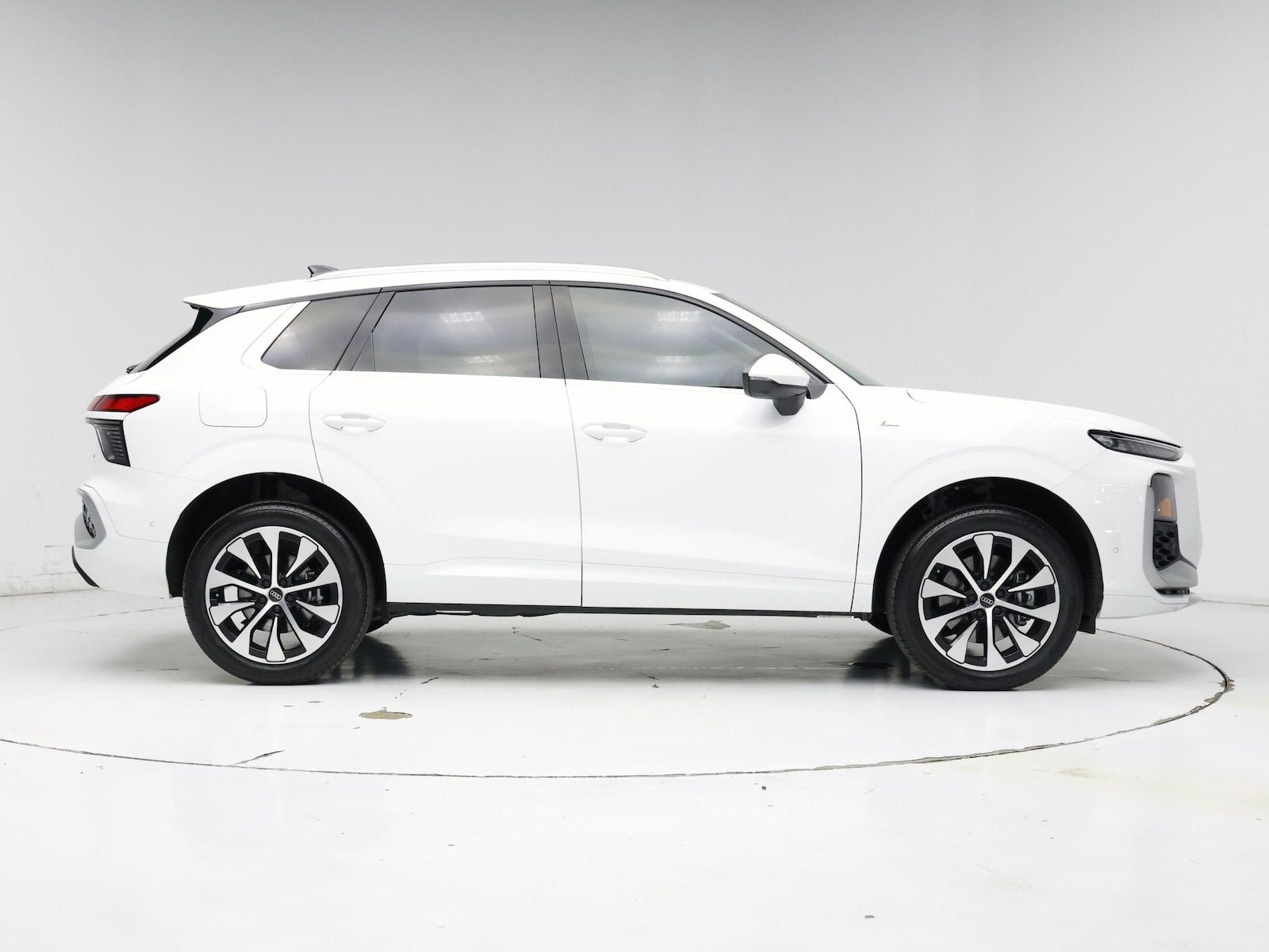 2026 Audi Q3 Base - Photo 8