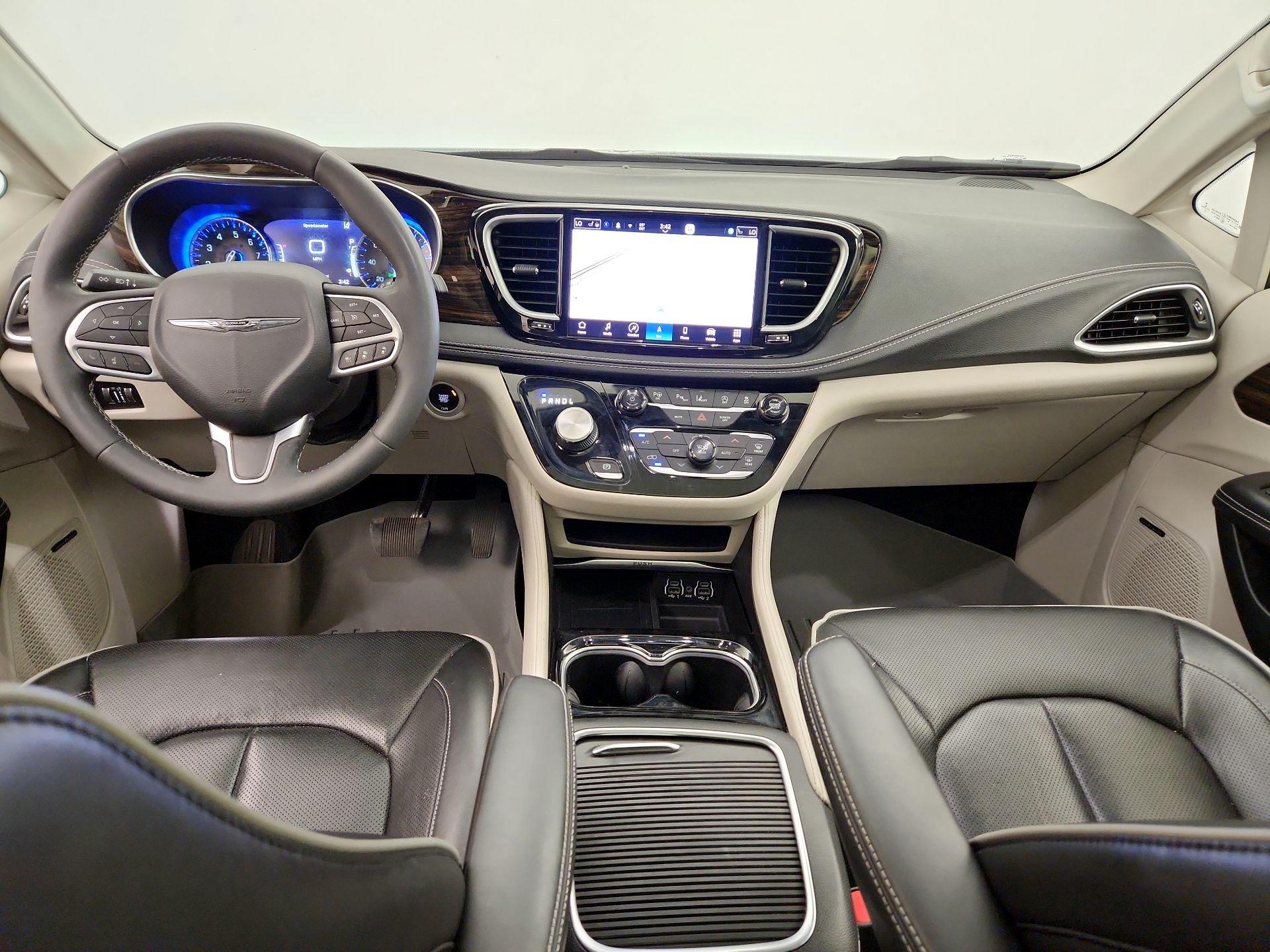 Thumbnail: 2022 Chrysler Pacifica - 9