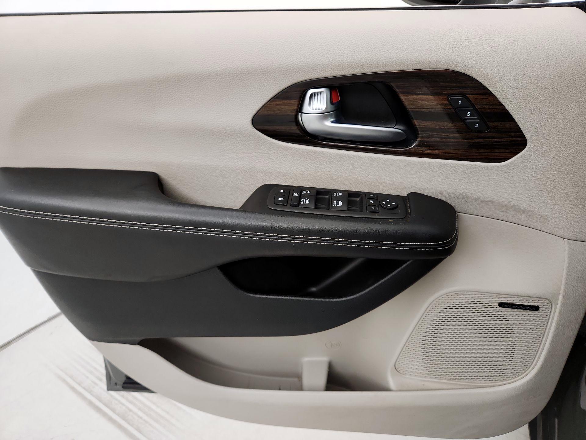 Thumbnail: 2022 Chrysler Pacifica - 12