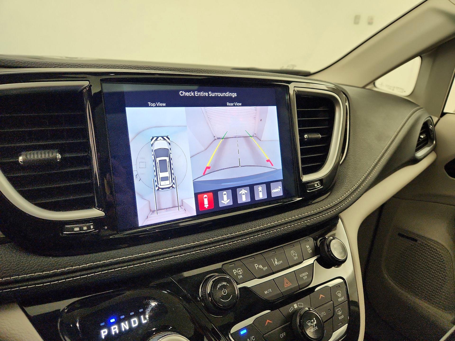 Thumbnail: 2022 Chrysler Pacifica - 15