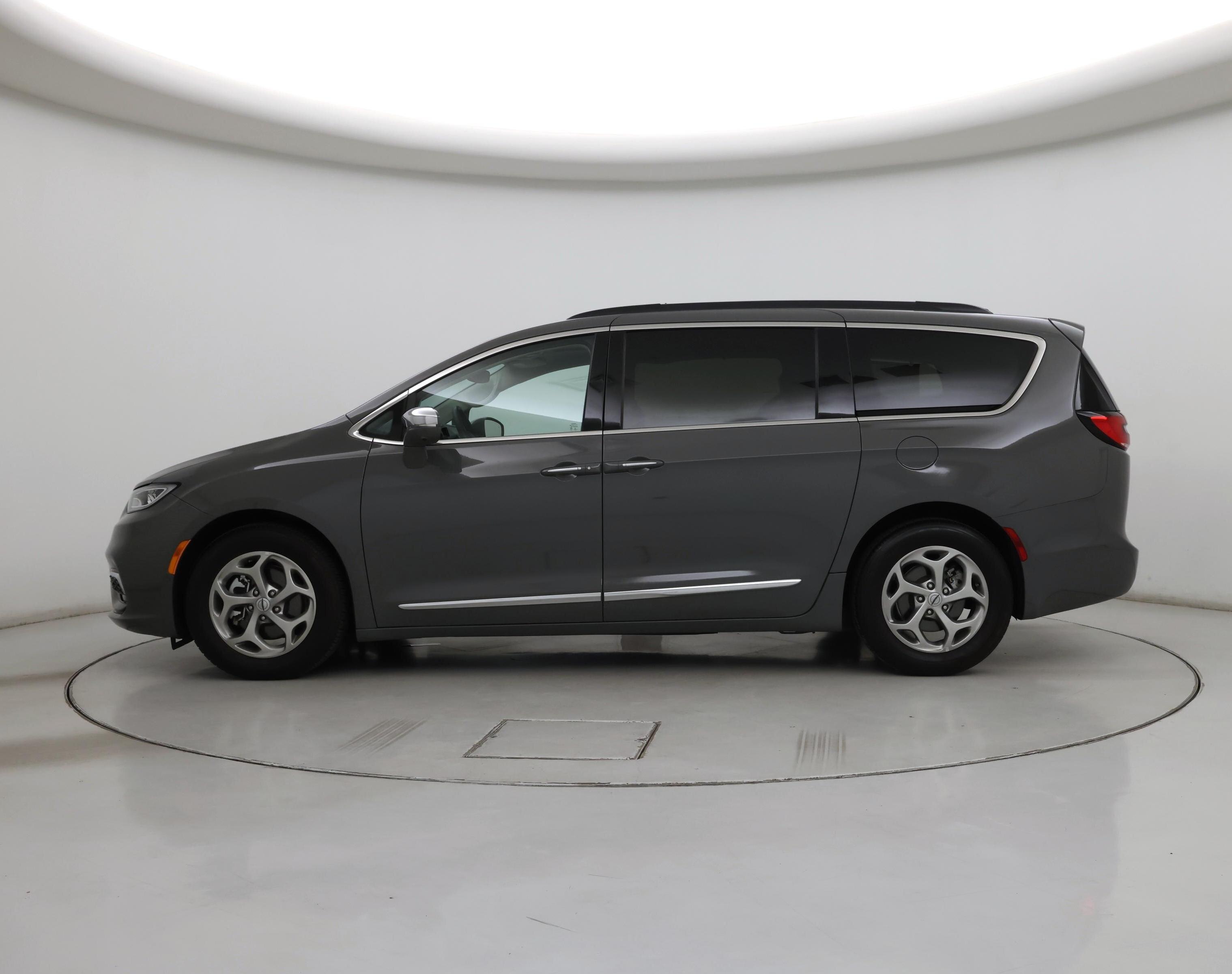 Thumbnail: 2022 Chrysler Pacifica - 3