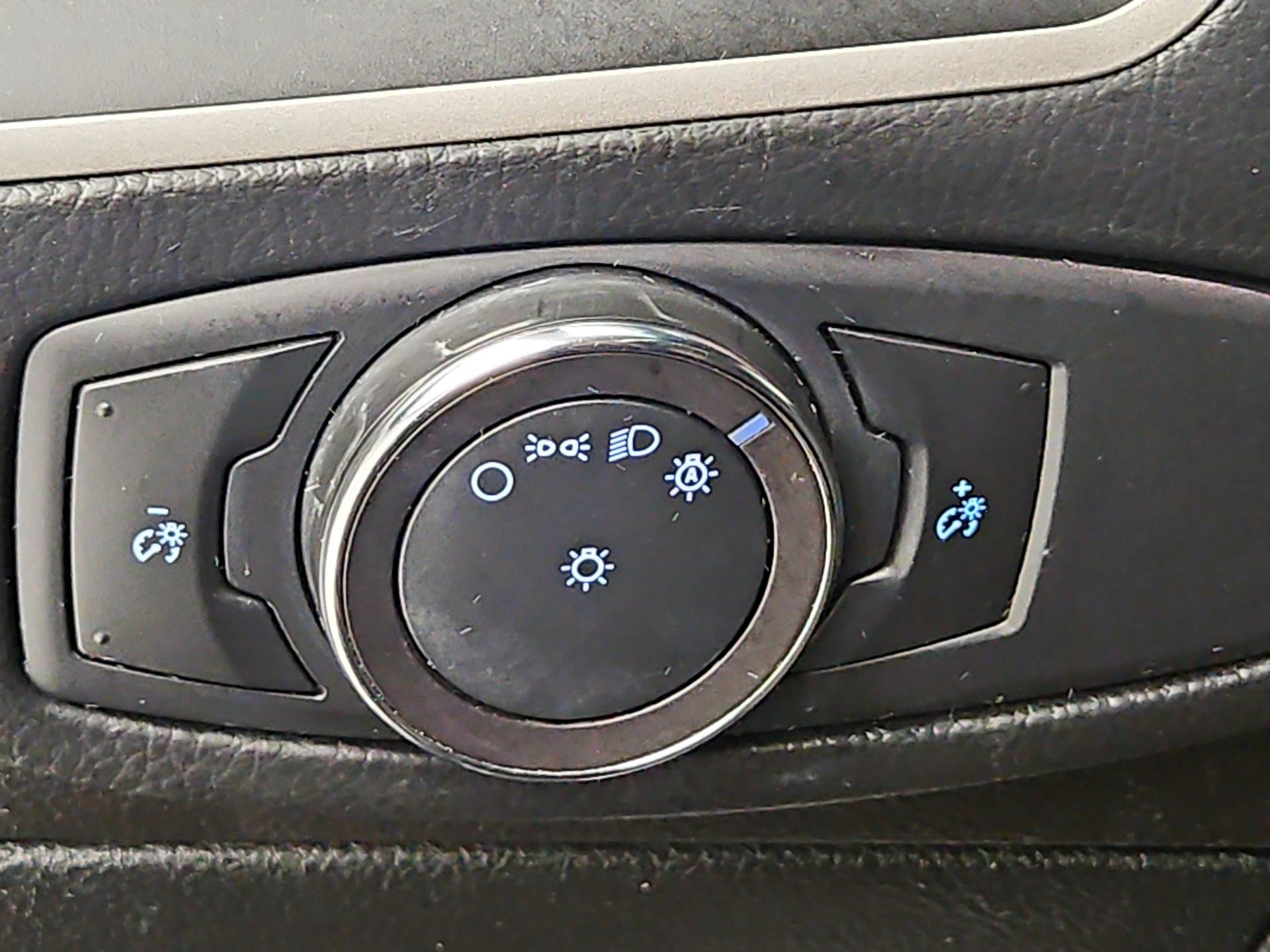 Thumbnail: 2018 Ford Edge - 13