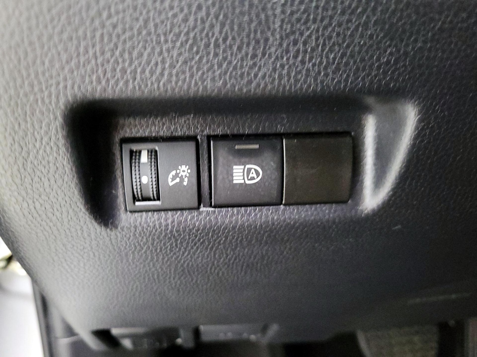 2024 Toyota RAV4 LE - Photo 14