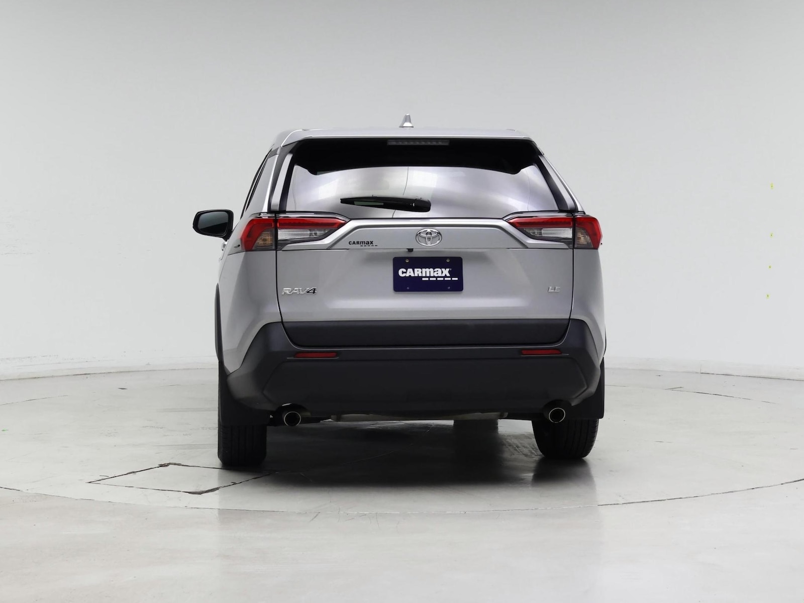 2024 Toyota RAV4 LE - Photo 7