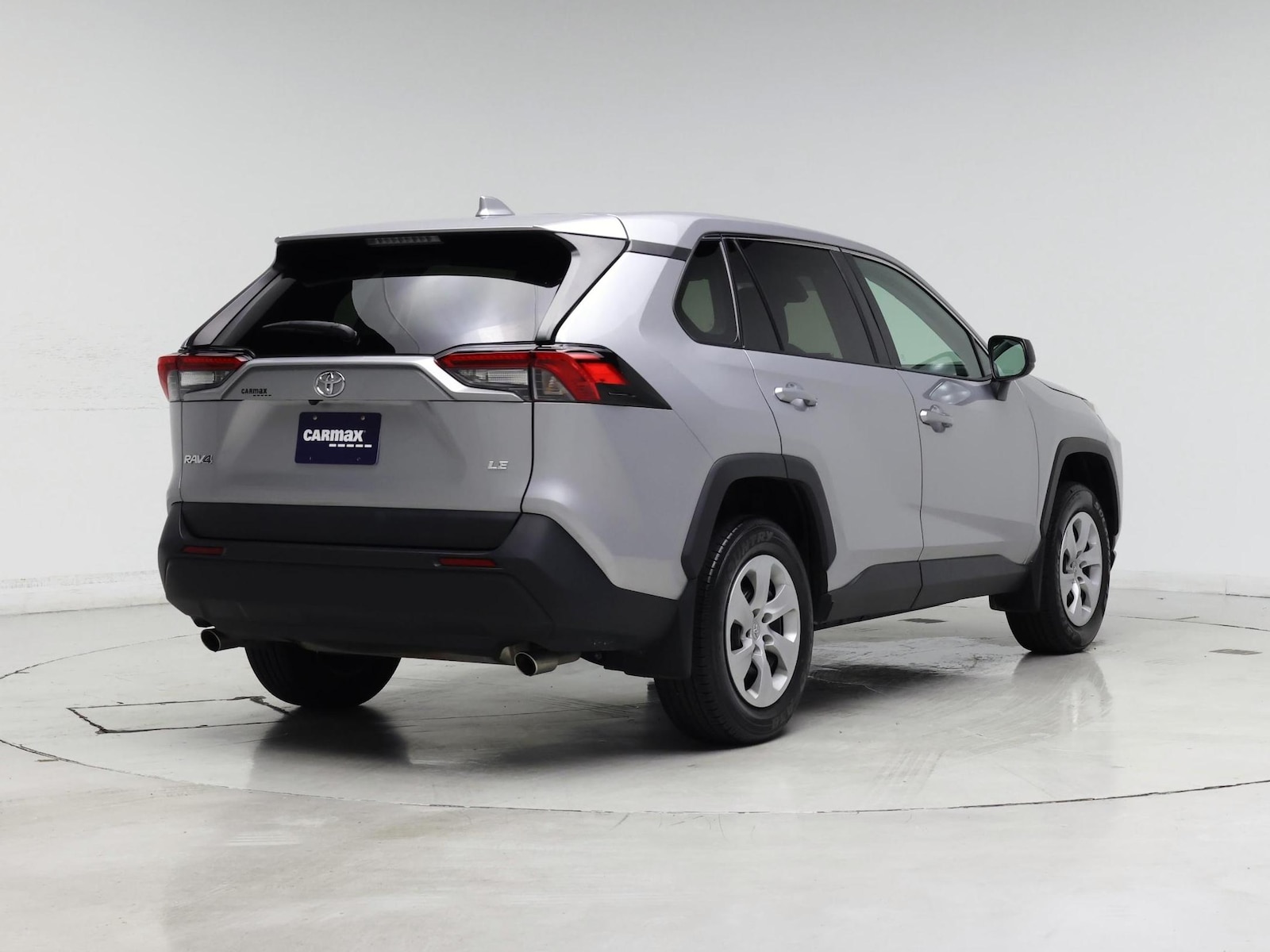 2024 Toyota RAV4 LE - Photo 9