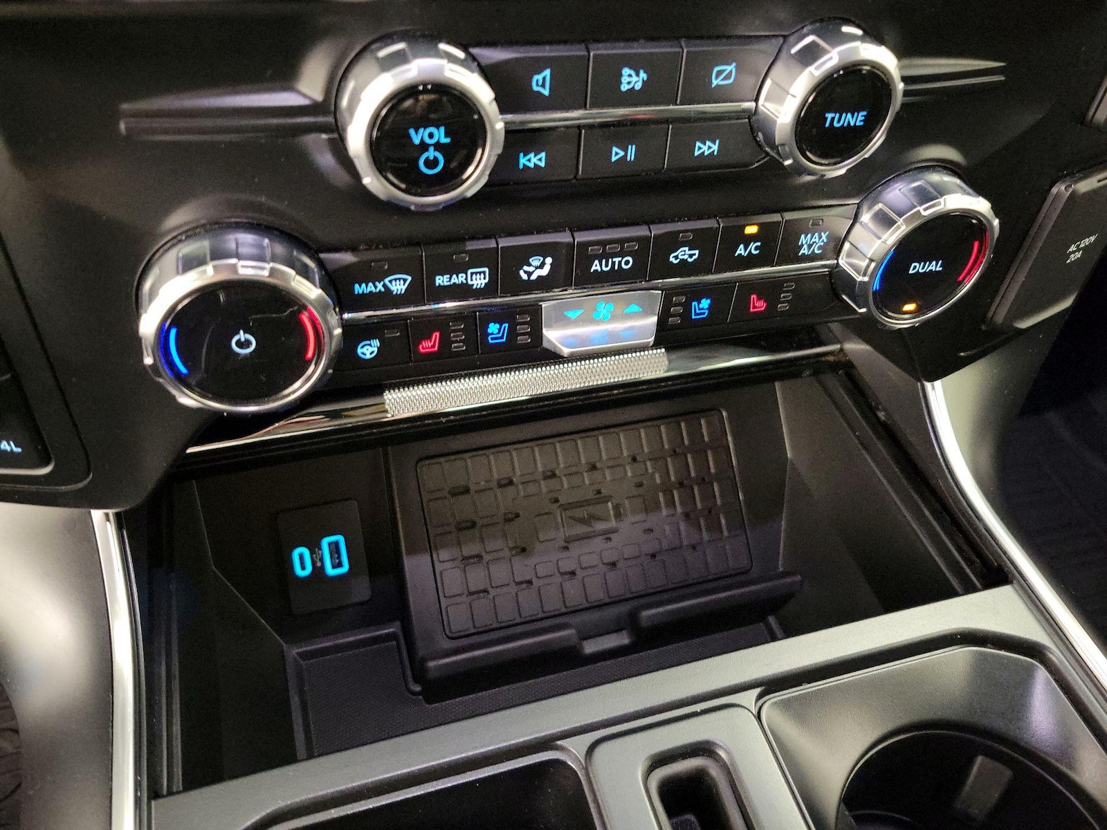 2024 Ford F-150 Raptor - Photo 18
