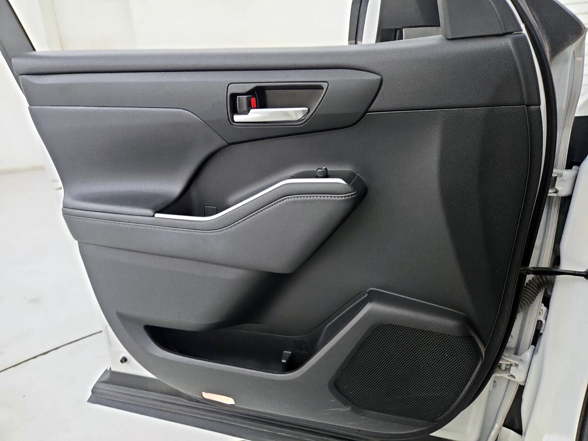 Thumbnail: 2021 Toyota Highlander - 10