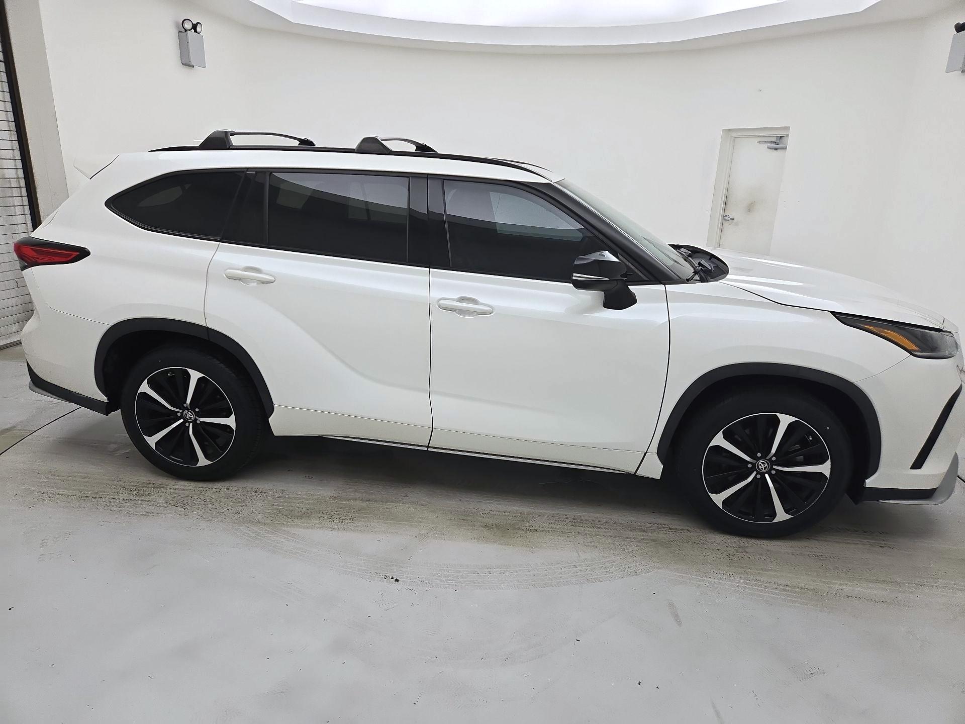Thumbnail: 2021 Toyota Highlander - 4