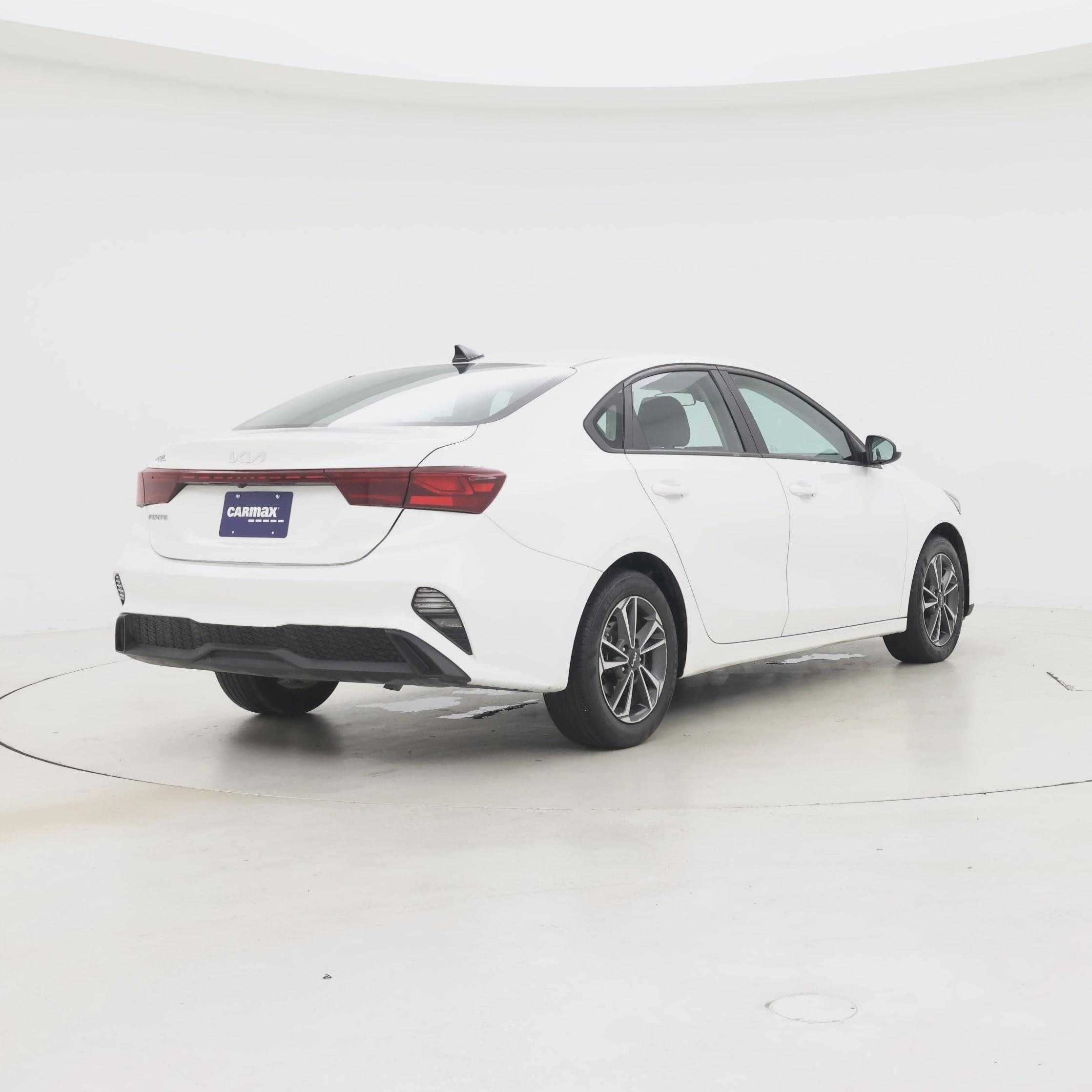 Thumbnail: 2023 Kia Forte - 8