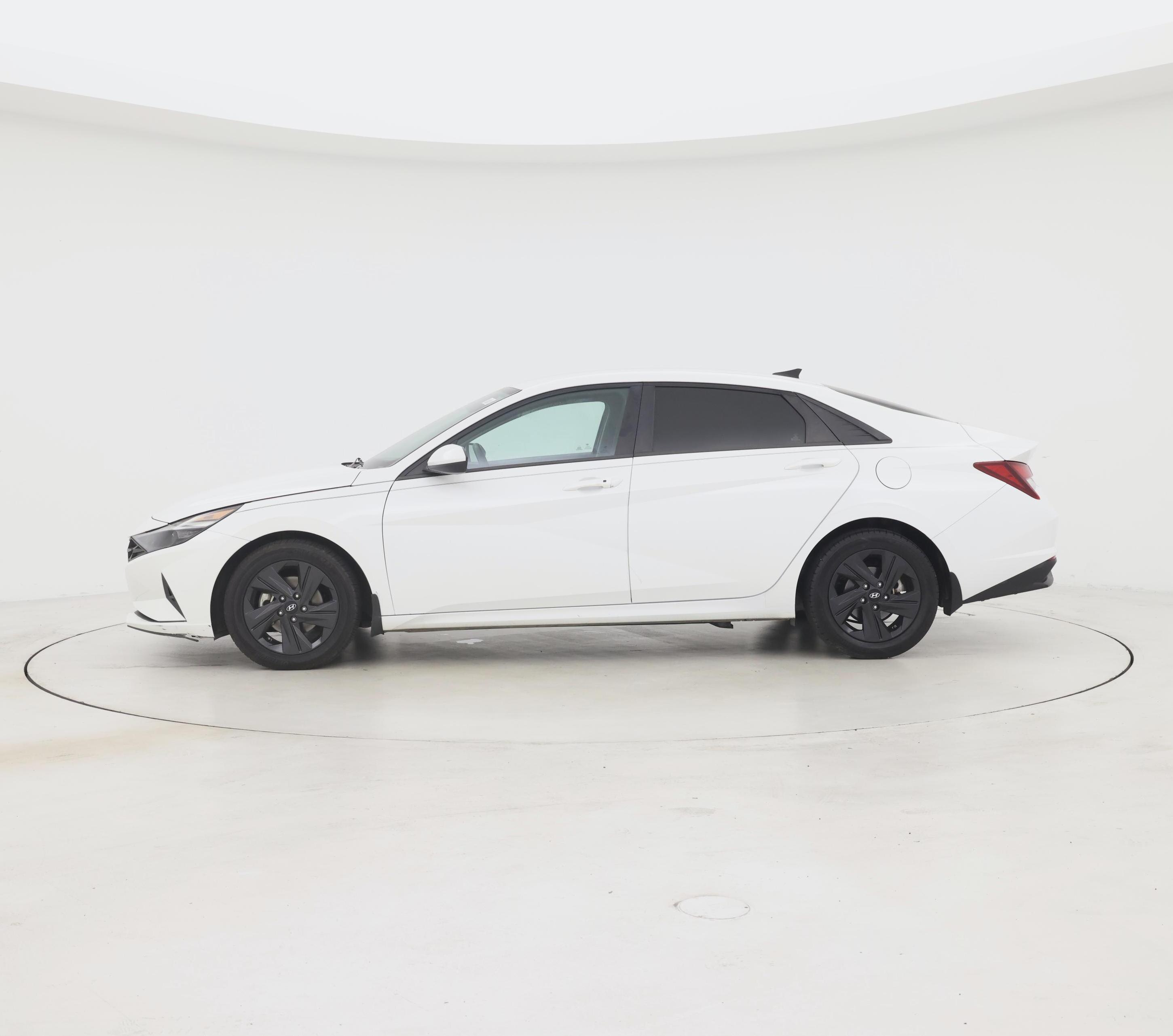 Thumbnail: 2022 Hyundai Elantra - 3
