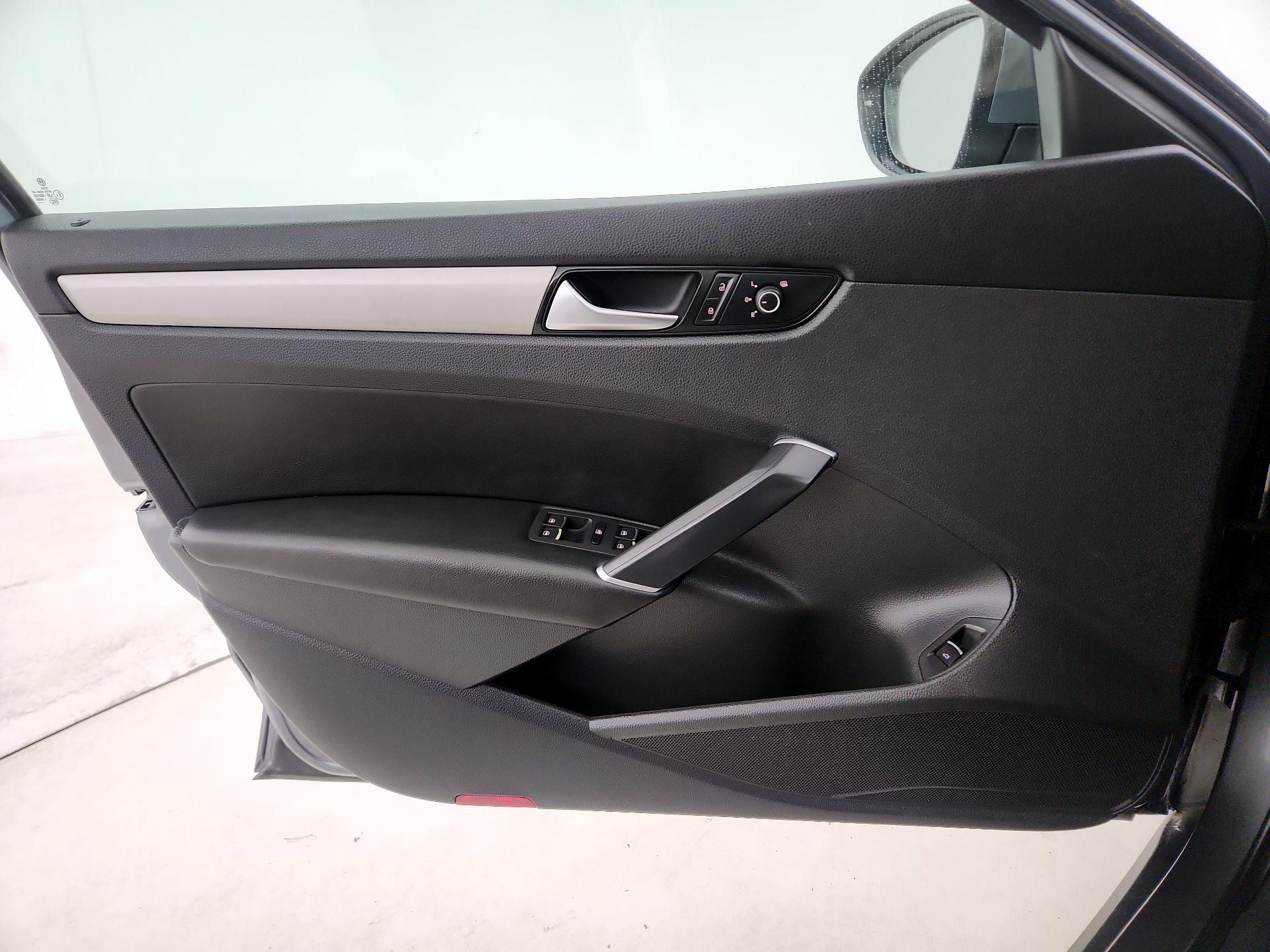 Thumbnail: 2022 Volkswagen Passat - 12