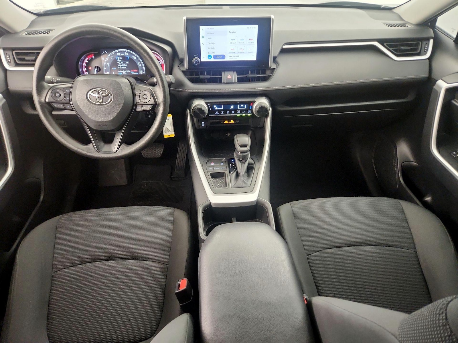2023 Toyota RAV4 LE - Photo 10