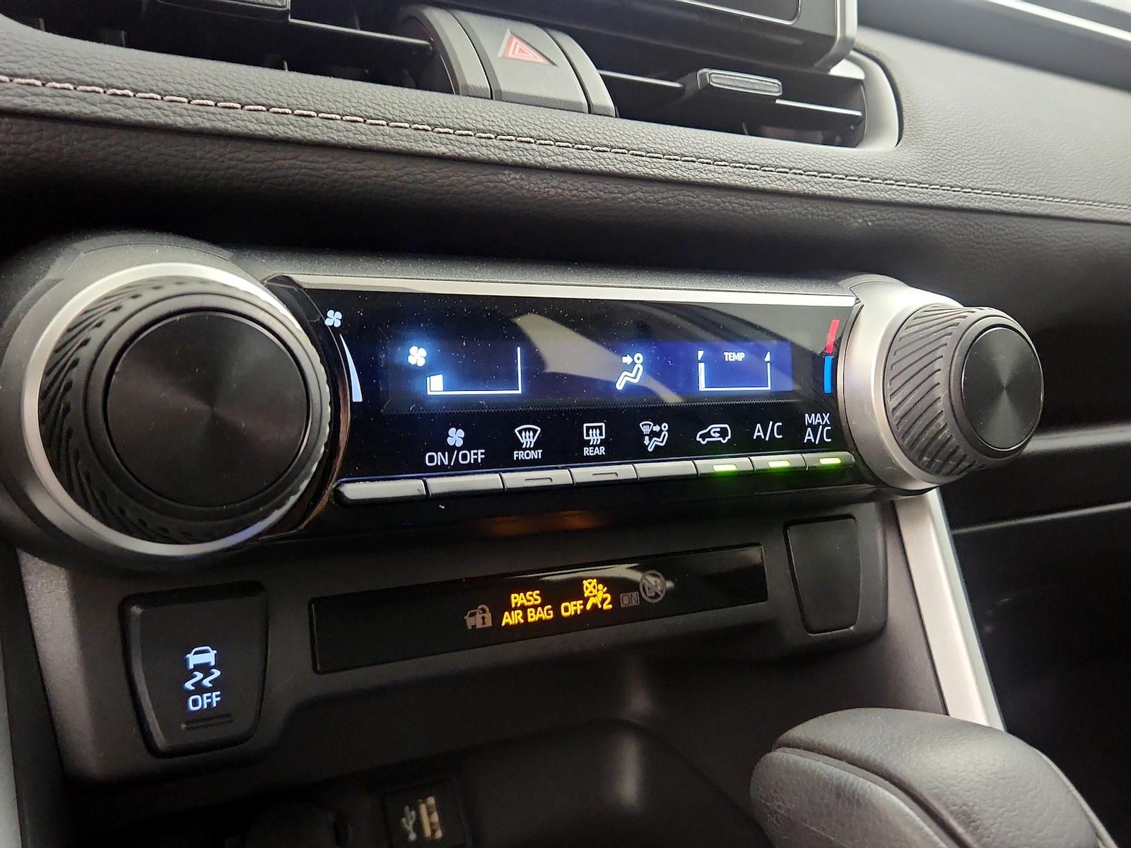 2023 Toyota RAV4 LE - Photo 17
