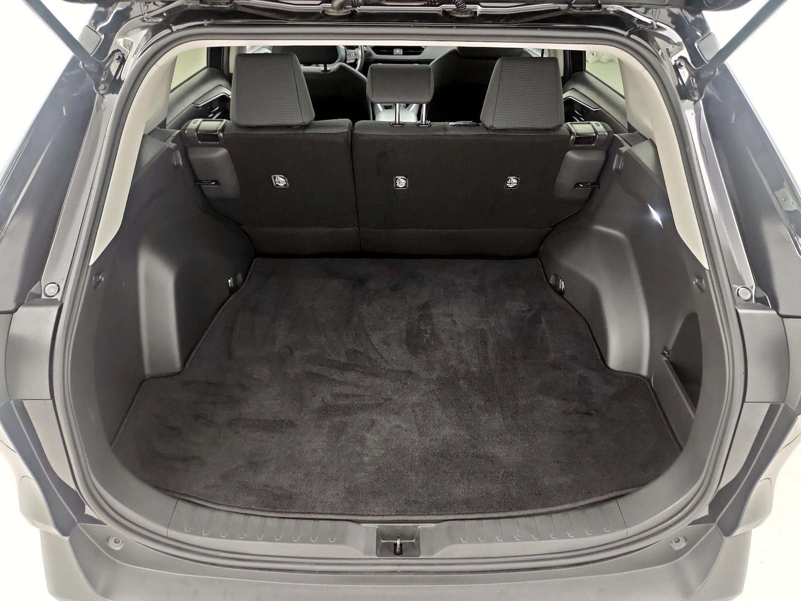 2023 Toyota RAV4 LE - Photo 21