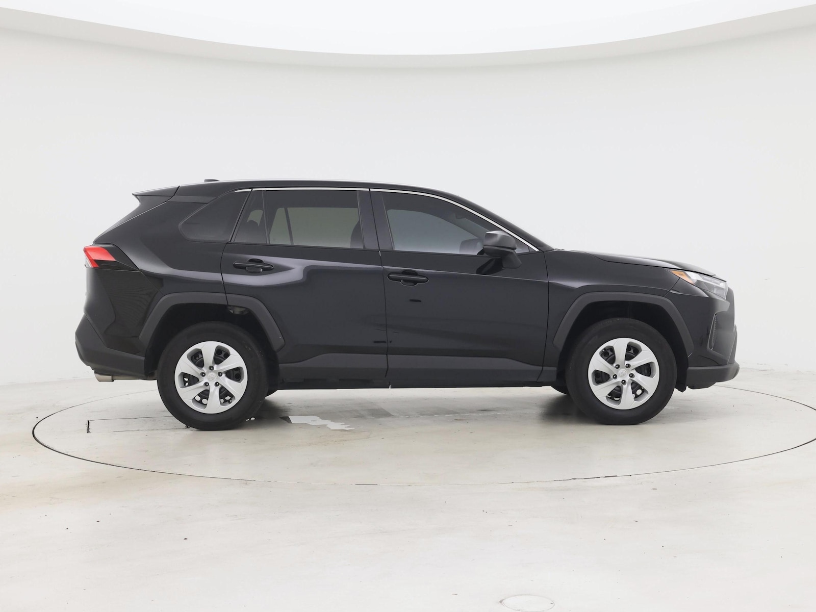 2023 Toyota RAV4 LE - Photo 8