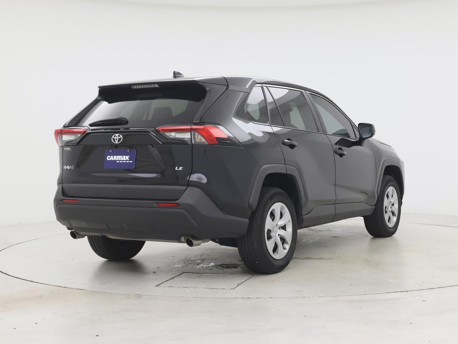 2023 Toyota RAV4 LE - Photo 9