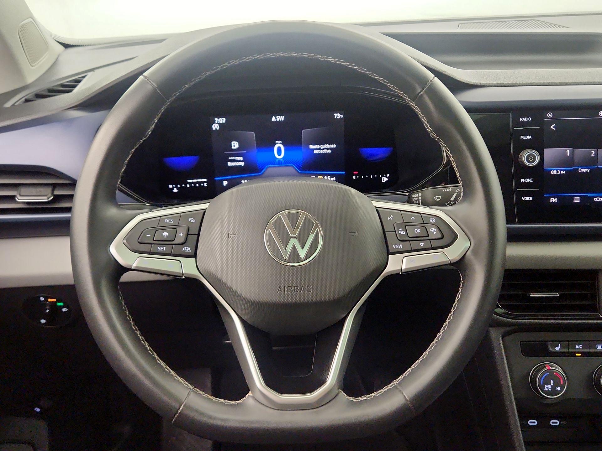 Thumbnail: 2022 Volkswagen Taos - 10