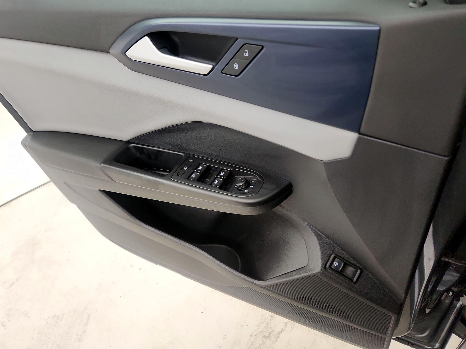 Thumbnail: 2022 Volkswagen Taos - 12