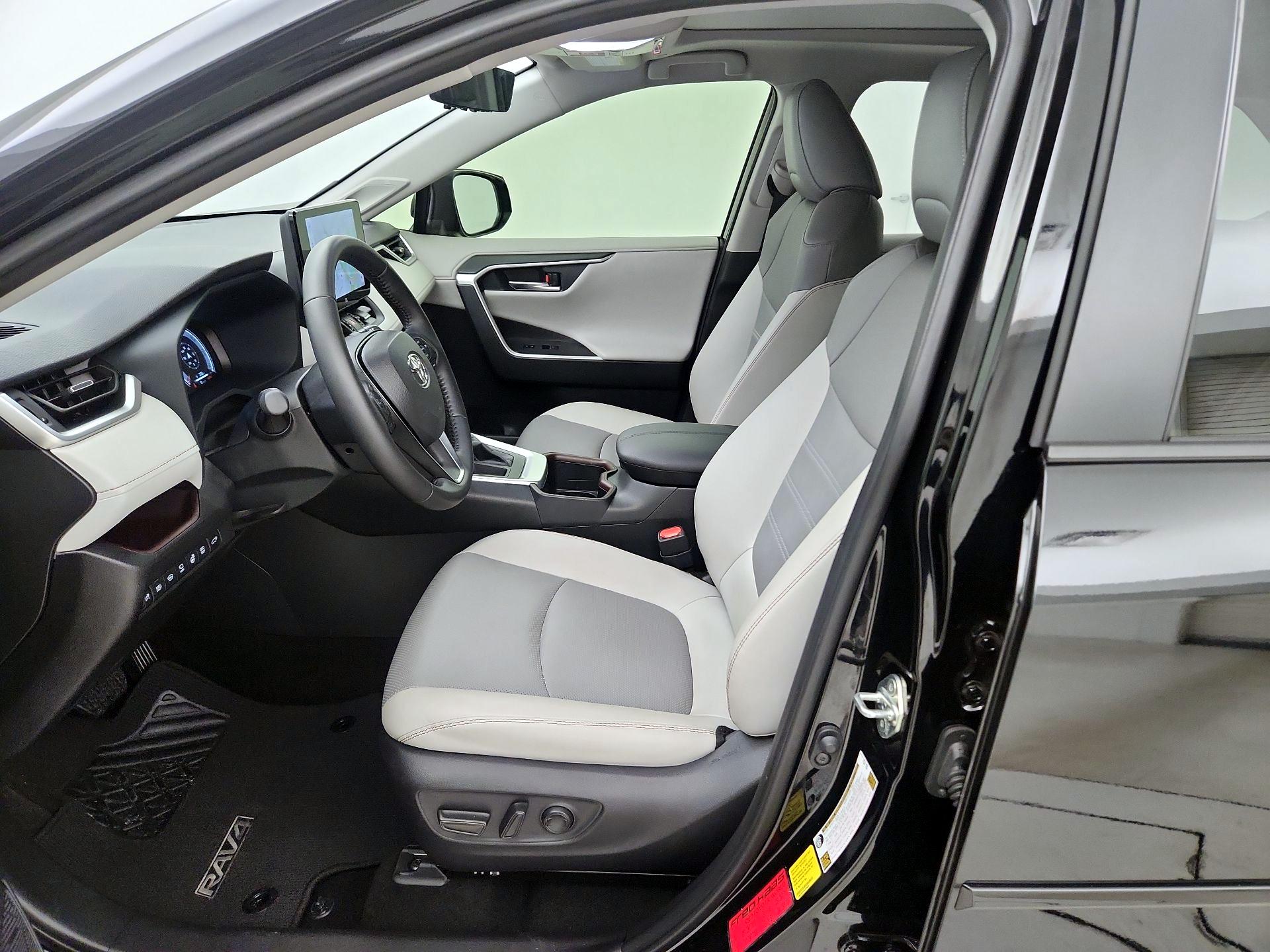 Thumbnail: 2025 Toyota RAV4 - 11