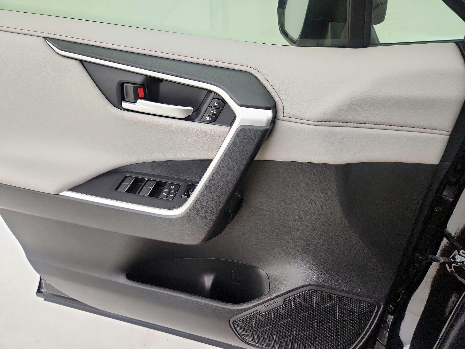 Thumbnail: 2025 Toyota RAV4 - 12