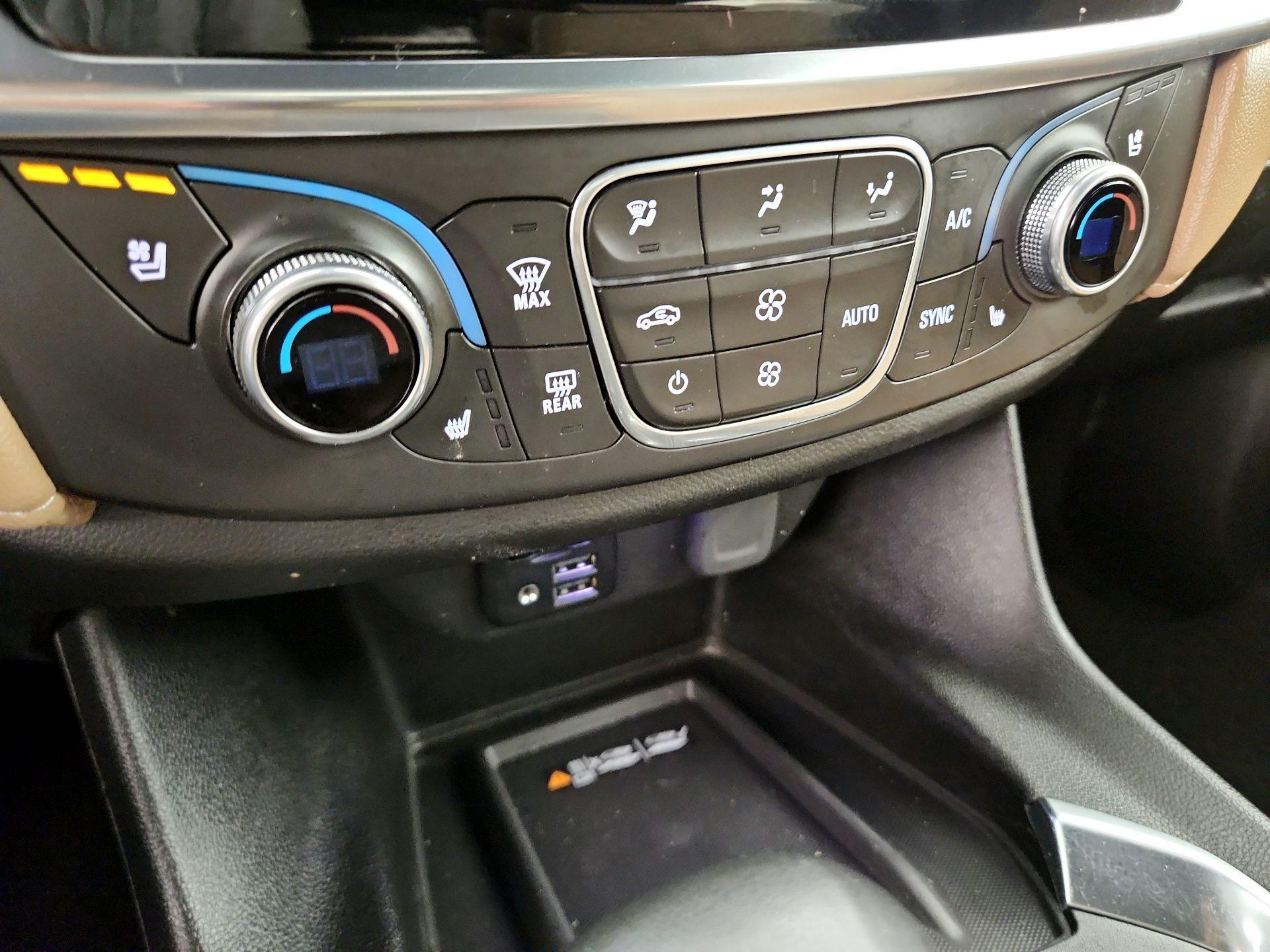 Thumbnail: 2023 Chevrolet Traverse - 17