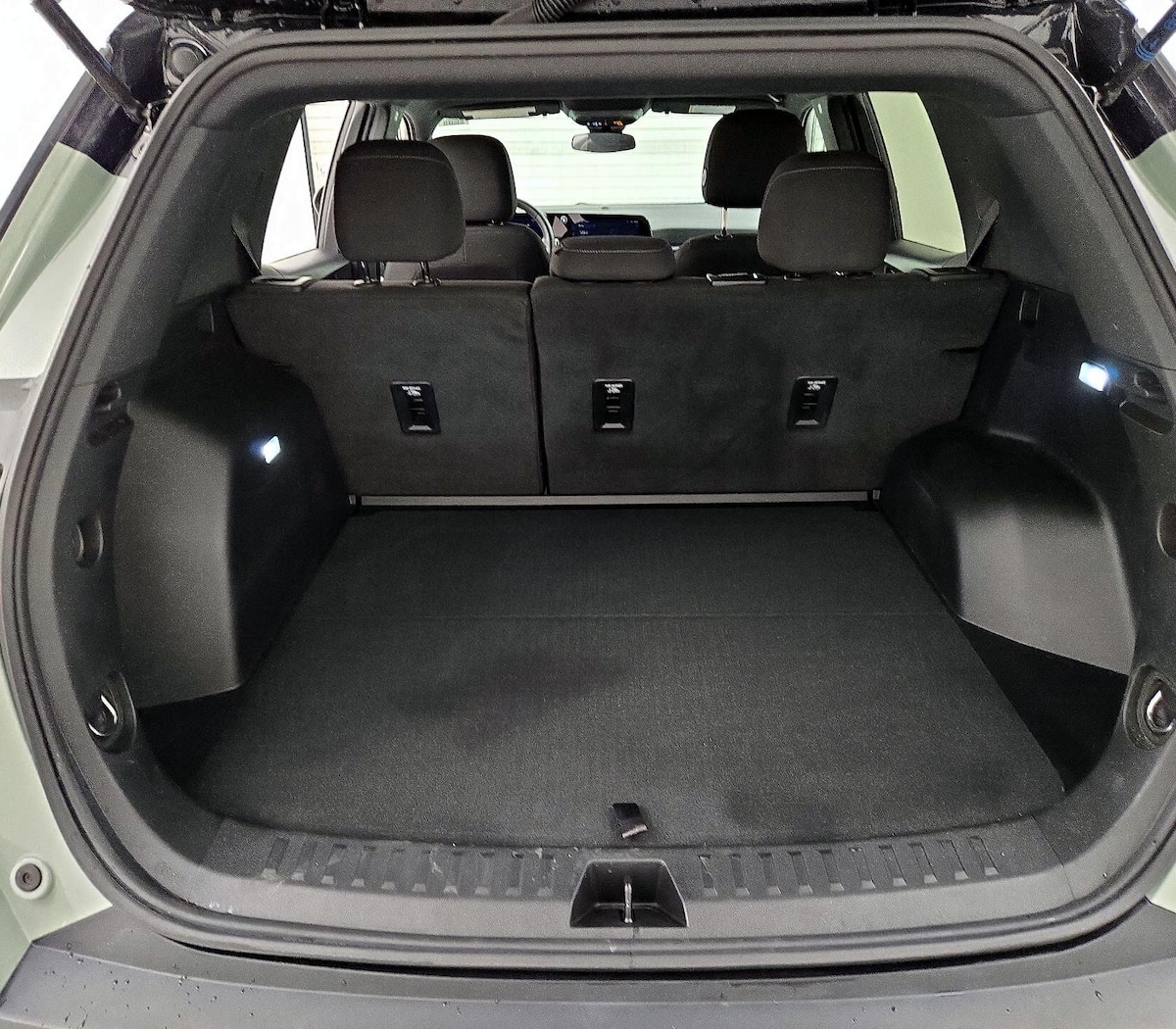 Trunk/Cargo (Seats Up)