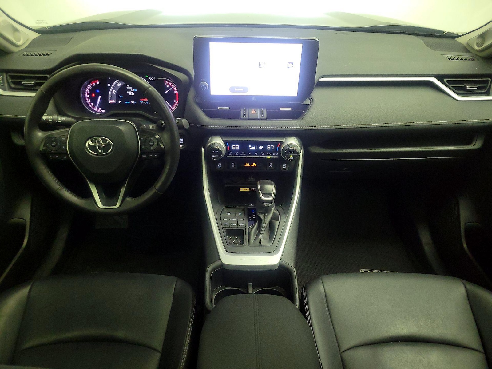 2024 Toyota RAV4 XLE Premium - Photo 10