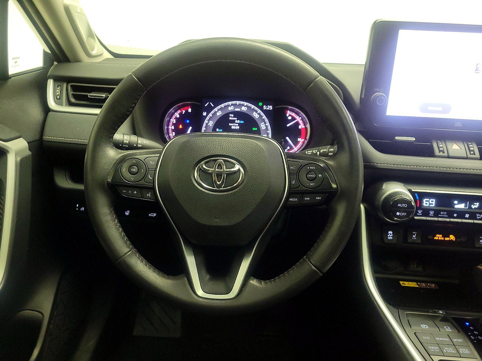 2024 Toyota RAV4 XLE Premium - Photo 11