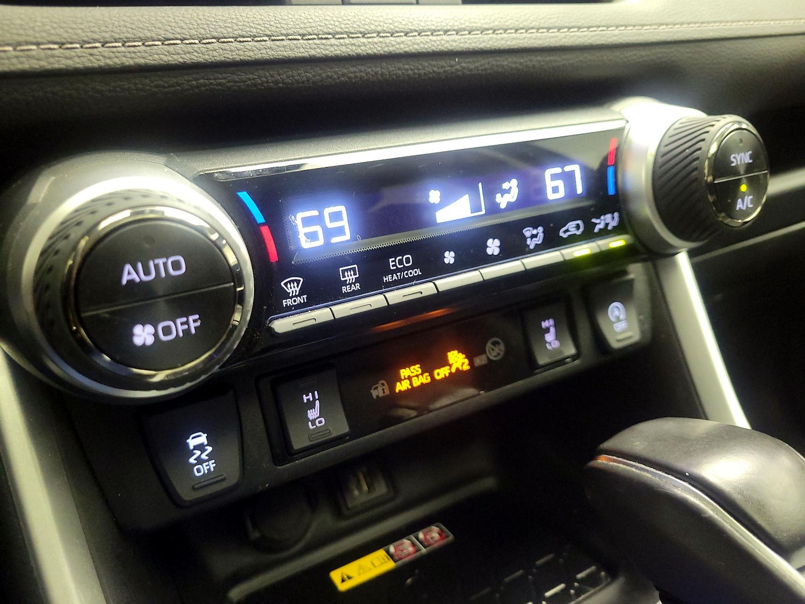 2024 Toyota RAV4 XLE Premium - Photo 18