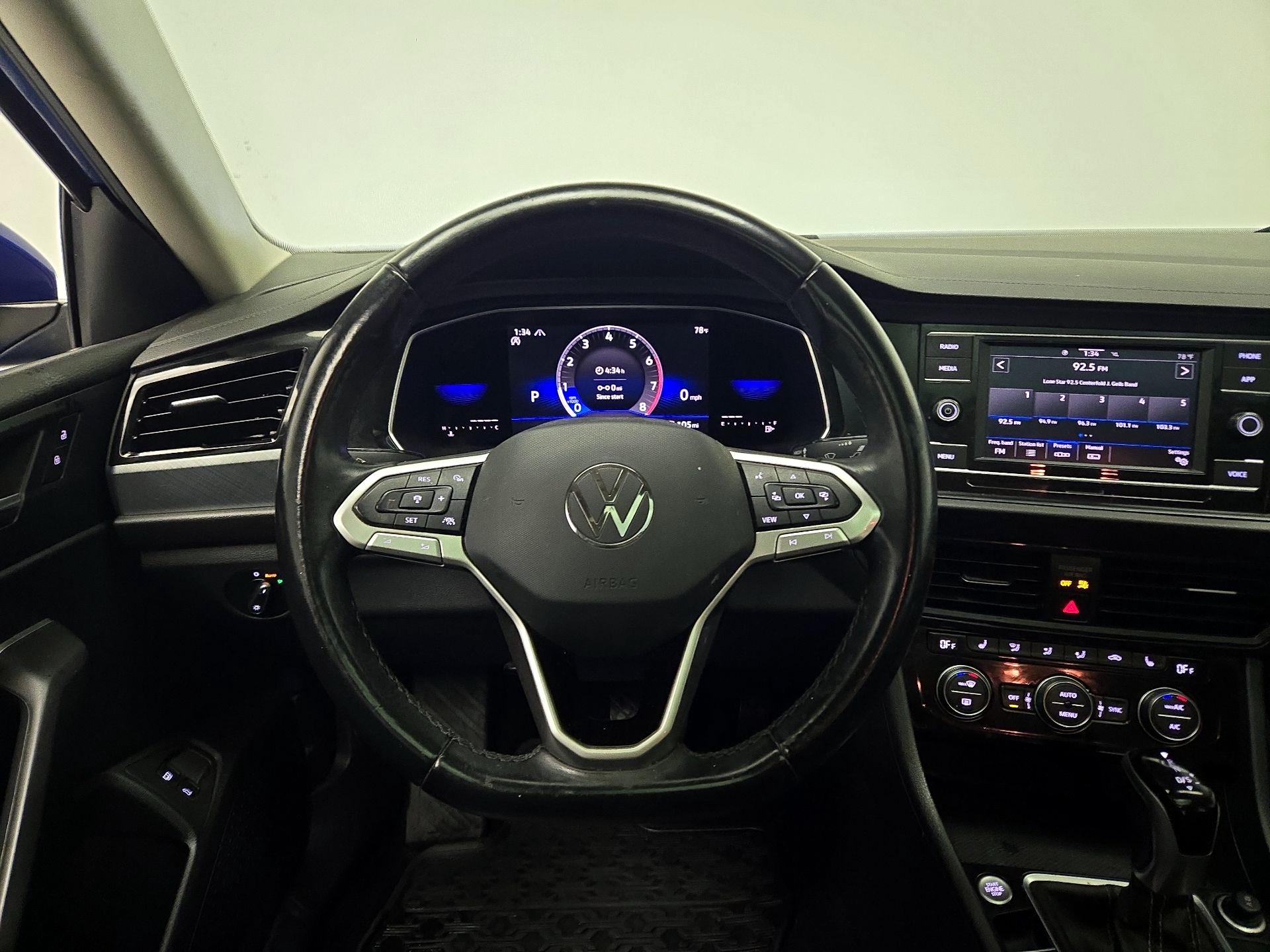 Thumbnail: 2022 Volkswagen Jetta - 10