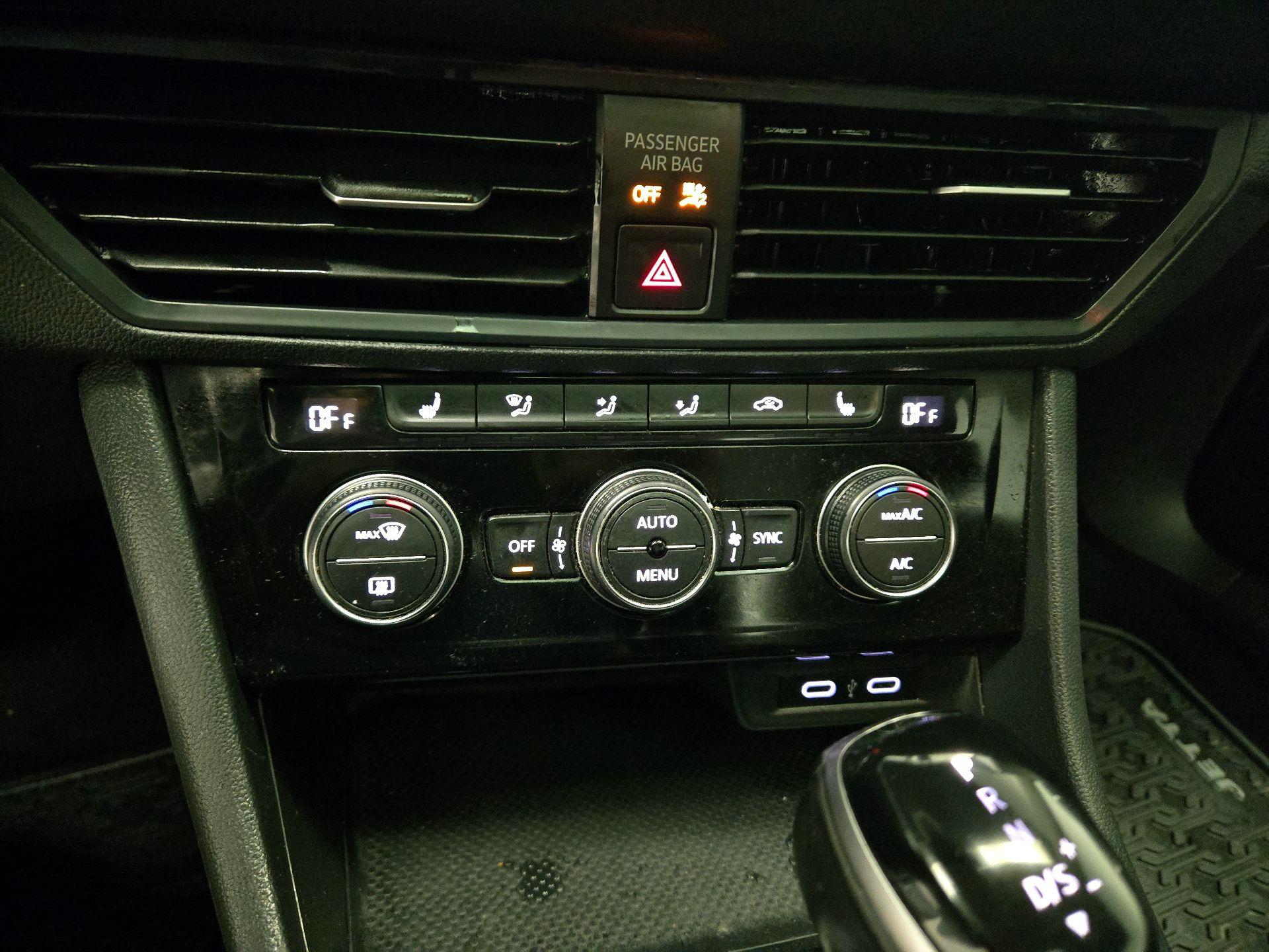 Thumbnail: 2022 Volkswagen Jetta - 16